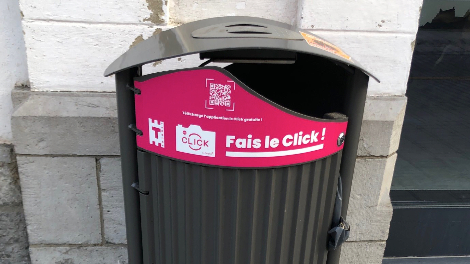 Nouveauté à Tournai : scannez vos déchets avant de les jeter dans une poubelle publique