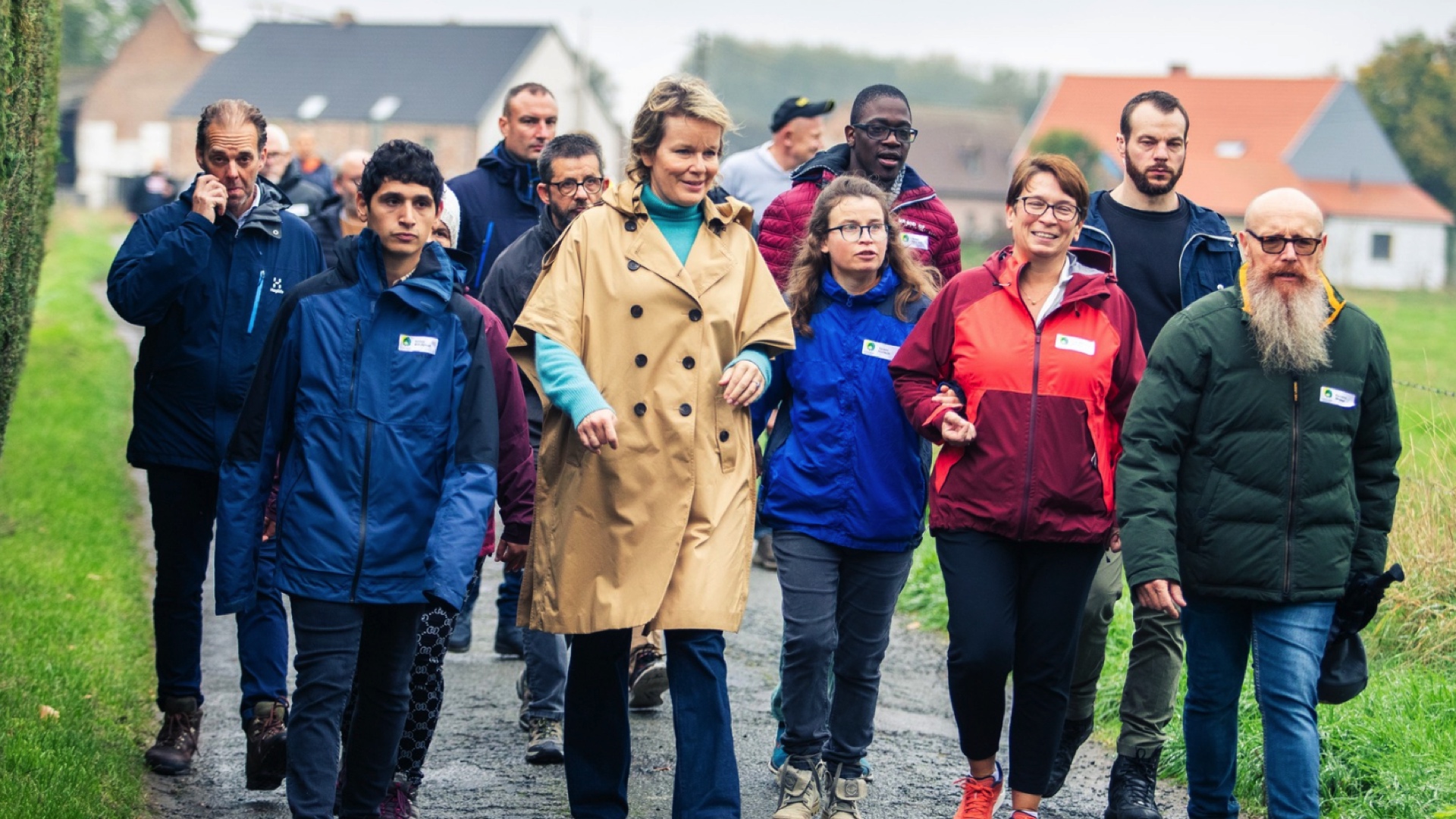 «Avançons ensemble pour le bien-être mental» : la reine Mathilde en visite à Beloeil et Leuze