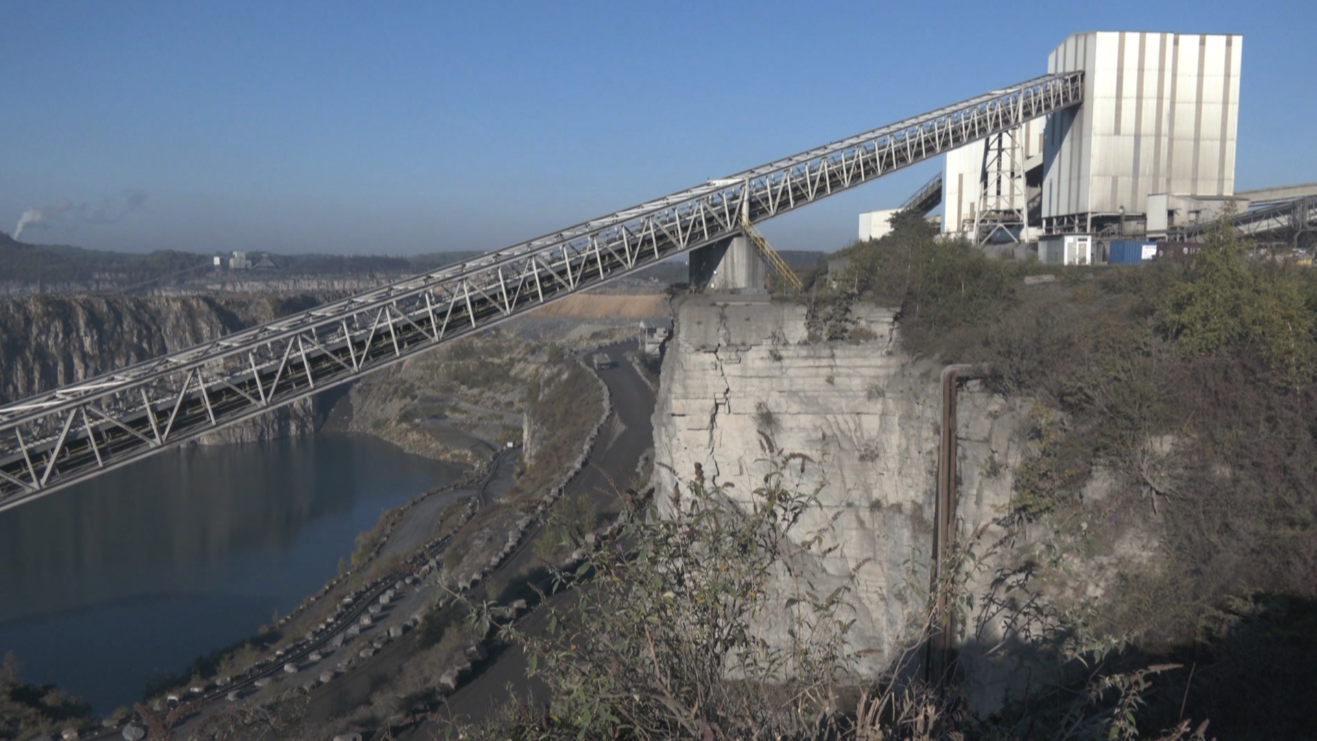 Tournai - Antoing : l'entreprise Holcim débute l'exploitation du site d'extraction Rive Gauche avec un premier tir de mines
