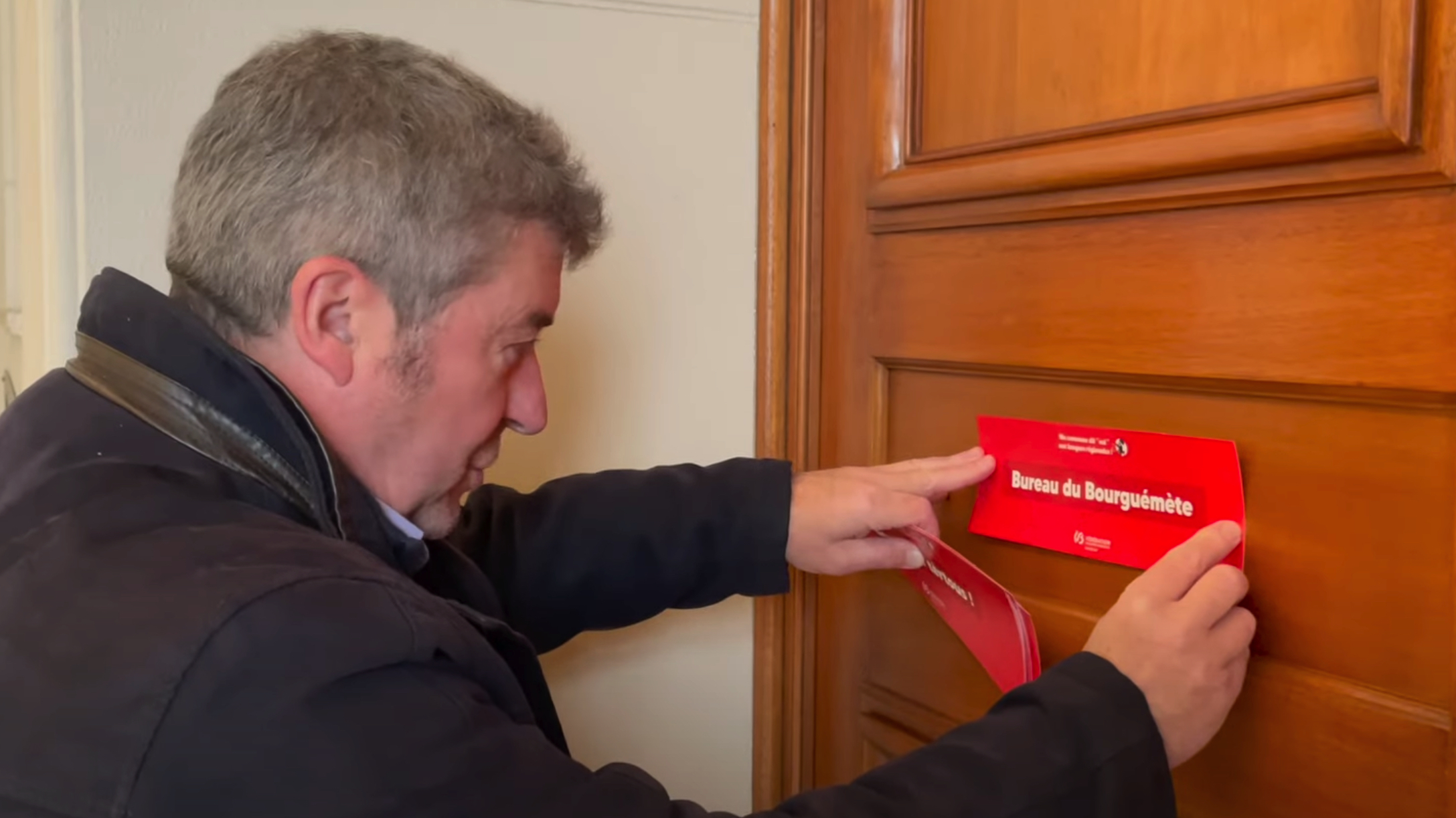 Une signalétique en picard à l’hôtel de ville de Tournai
