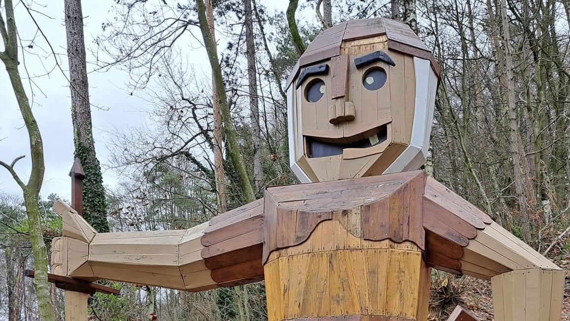 Mont-de-l'Enclus : un des trois géants déjà vandalisé