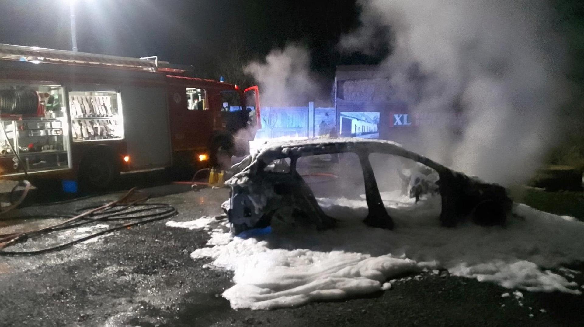 Une voiture incendiée à Aubechies