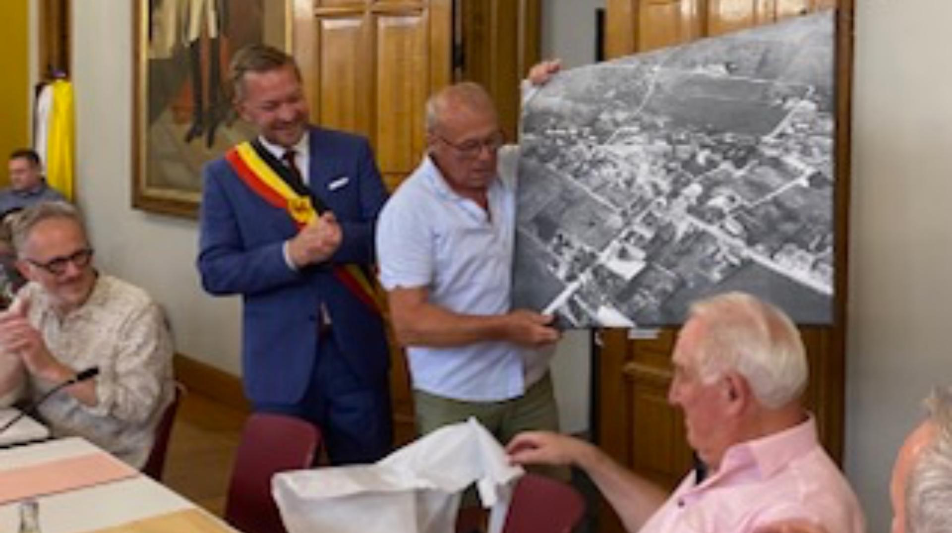 La photo de Meslin-l’Evêque retournera dans son village