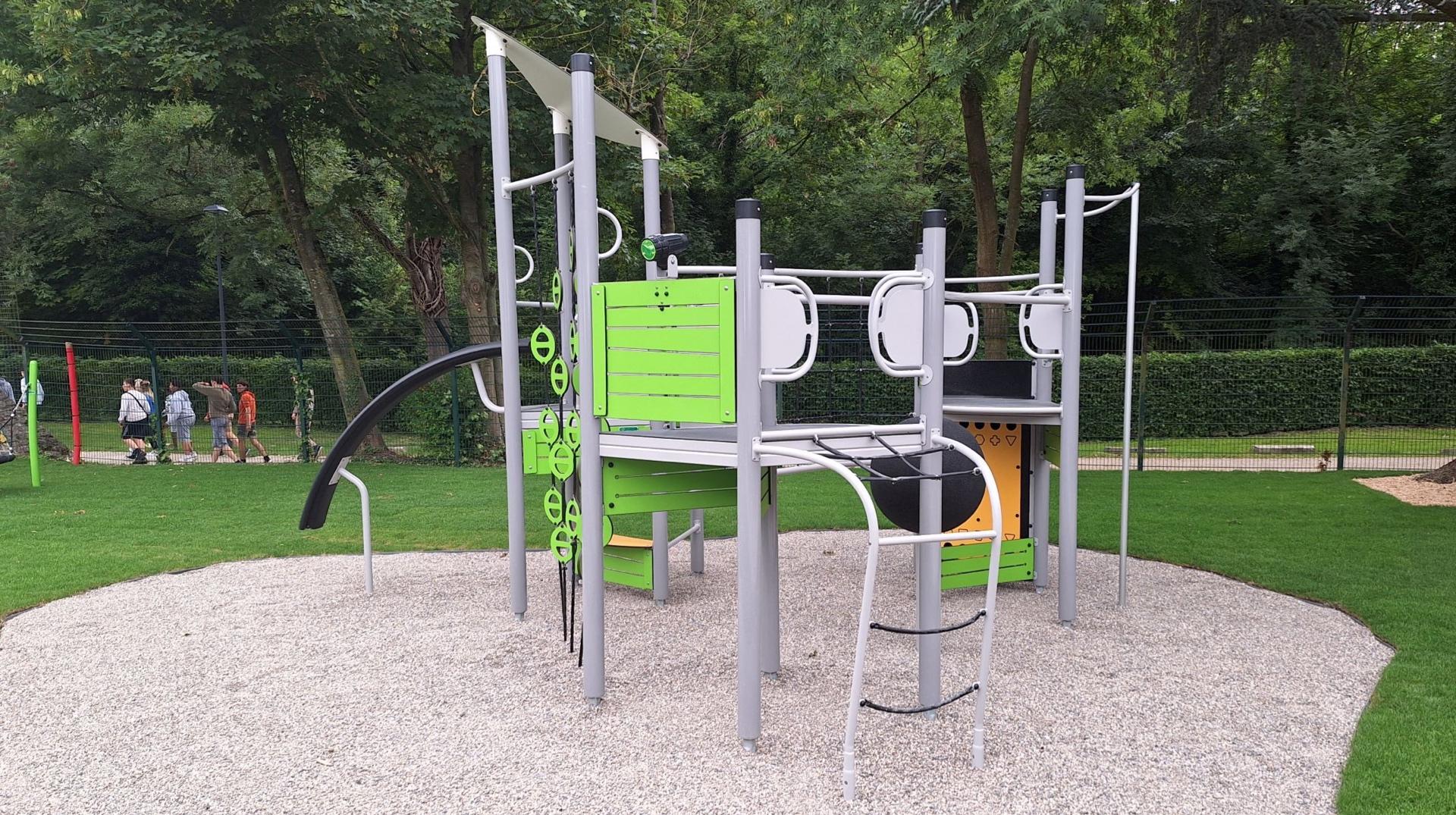 Péruwelz : une nouvelle aire de jeux inaugurée à côté de la piscine communale