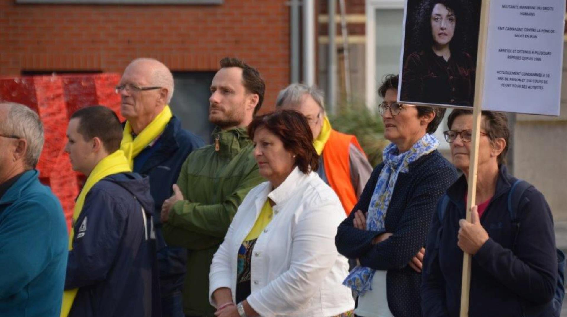 Mouscron : un rassemblement d'Amnesty International s'est tenu en présence d'Olivier Vandecasteele devant le CAM