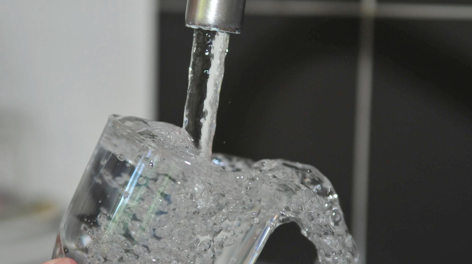 «Ce qui est arrivé ne doit plus se produire», »Arrêtons de faire peur aux gens» : les dirigeants de la SWDE s'expliquent sur la pollution de l'eau aux PFAS à Chièvres