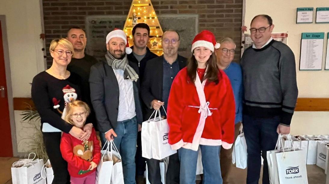 Le Lions Pecq «Les Templiers» a distribué 145 colis de Noël aux résidents de homes