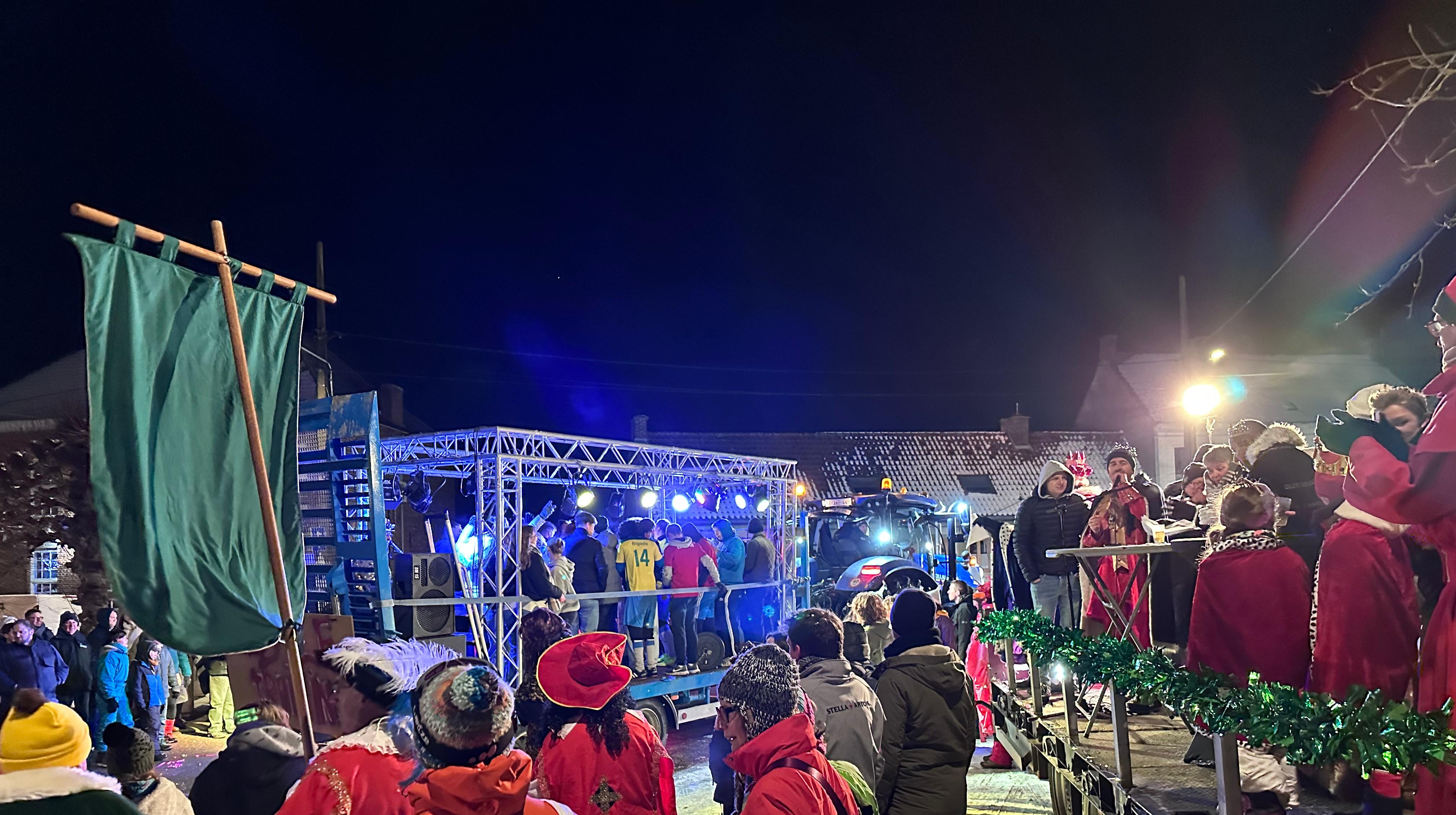 Les Anvinois ont lancé la saison des carnavals de Wallonie