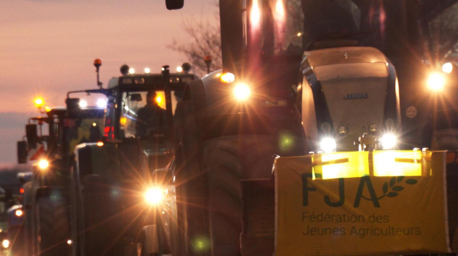 Manifestations agricoles : des centaines de tracteurs de Wallonie picarde ont pris la route pour Bruxelles