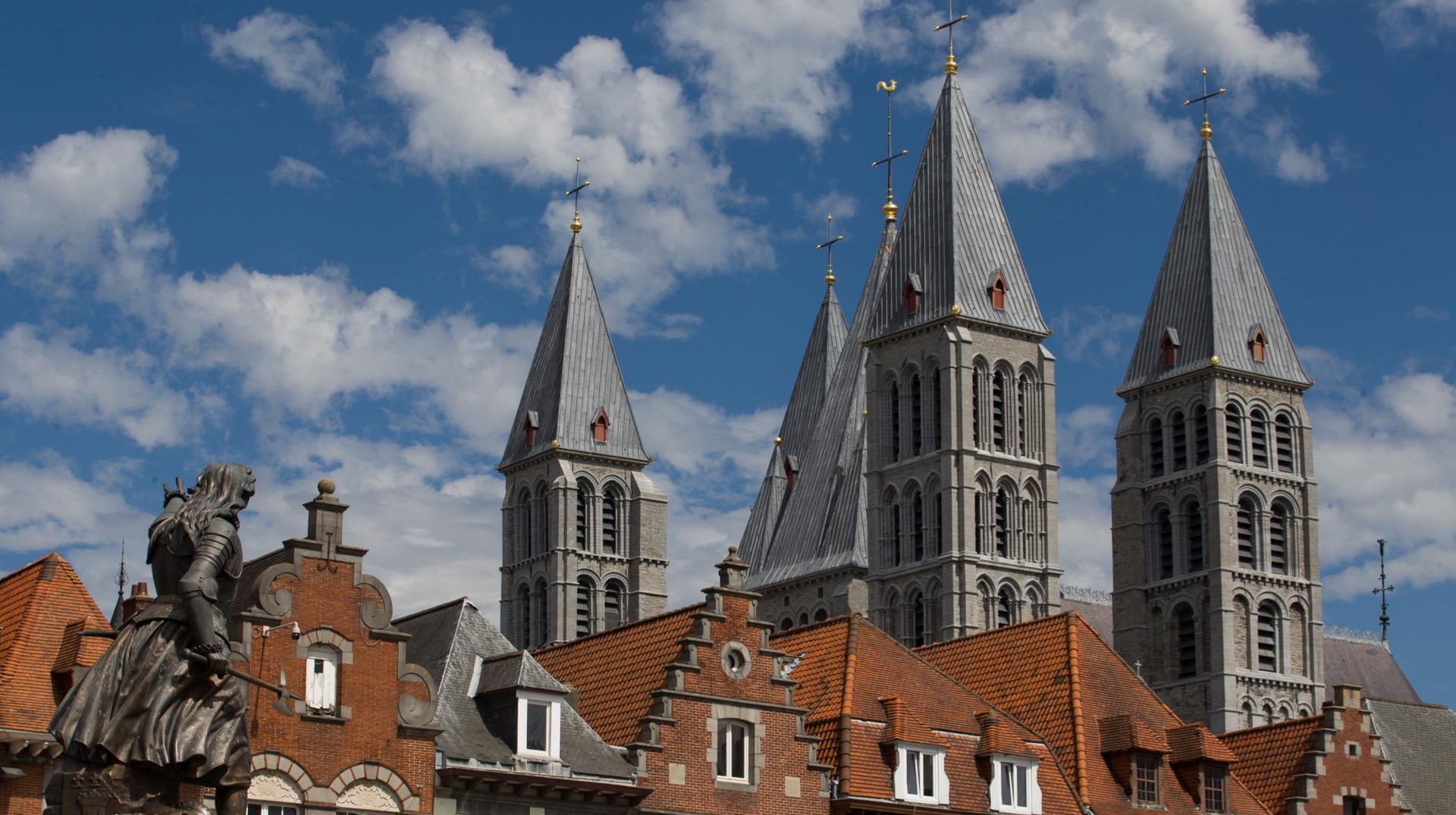 Des infiltrations d'eau de pluie dans la Cathédrale de Tournai : «Un échafaudage sera nécessaire pour accéder aux toitures»