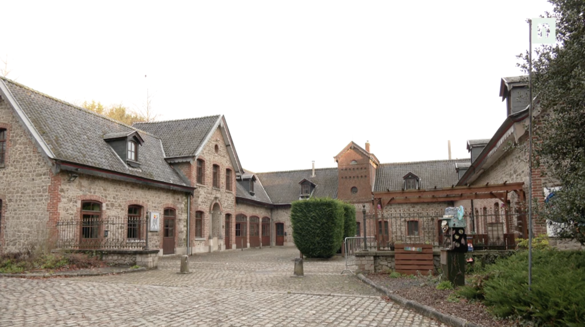 Rénovation des écuries du parc à Brugelette : l’architecte jette l’éponge