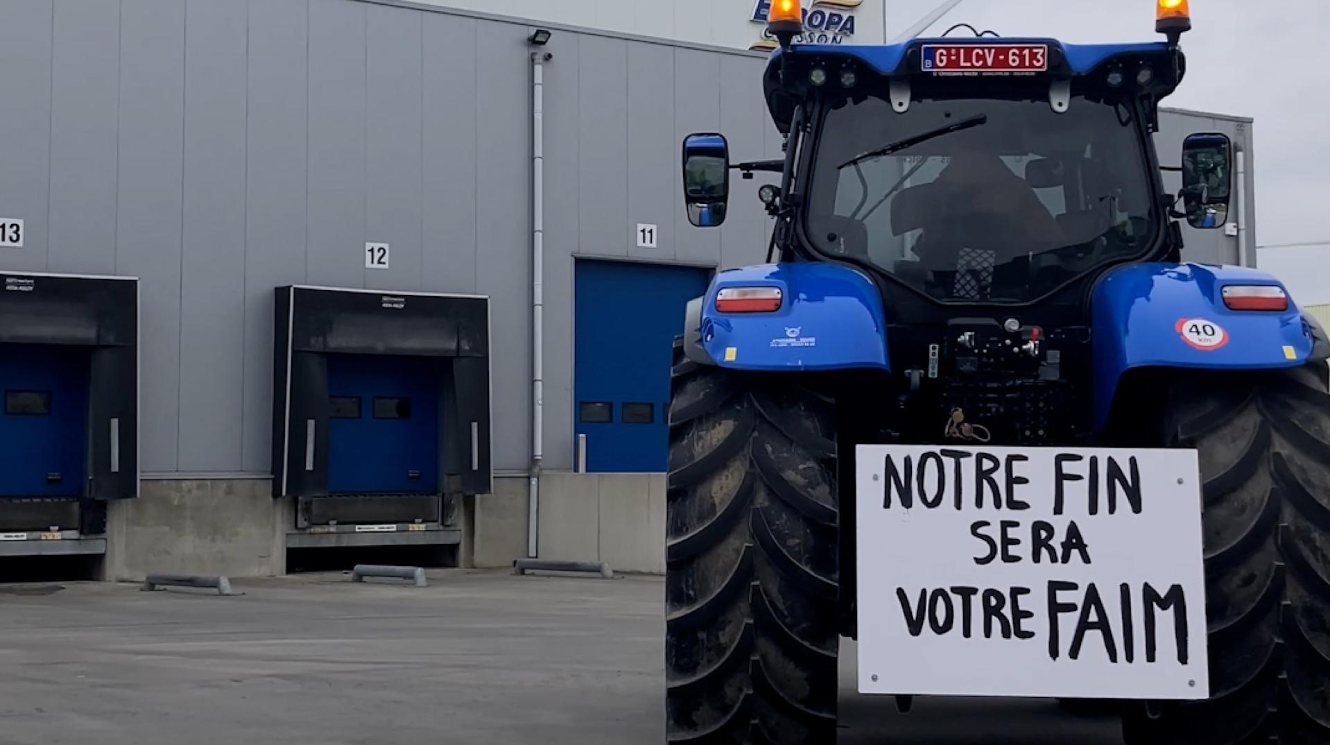 Tournai : les agriculteurs de la FJA mènent une action au zoning d'Orcq