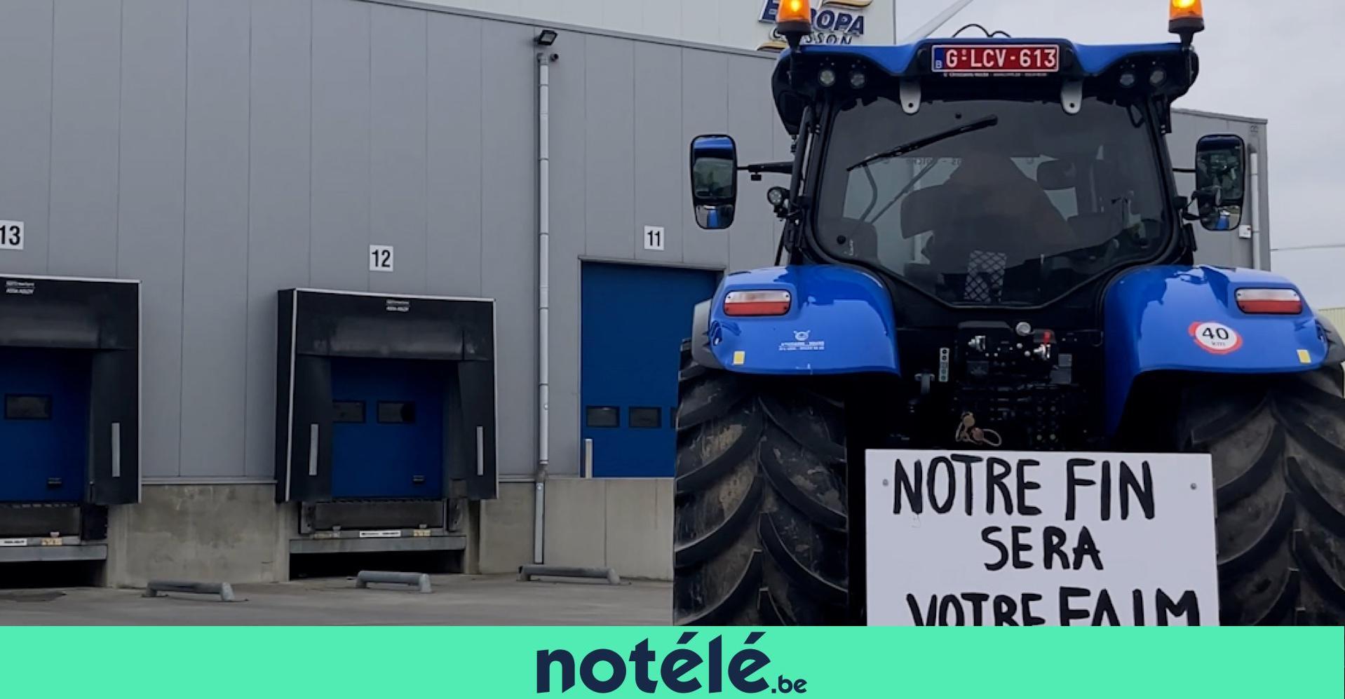 Orcq Tournai : les agriculteurs de la FJA mènent une action au zoning d'Orcq
