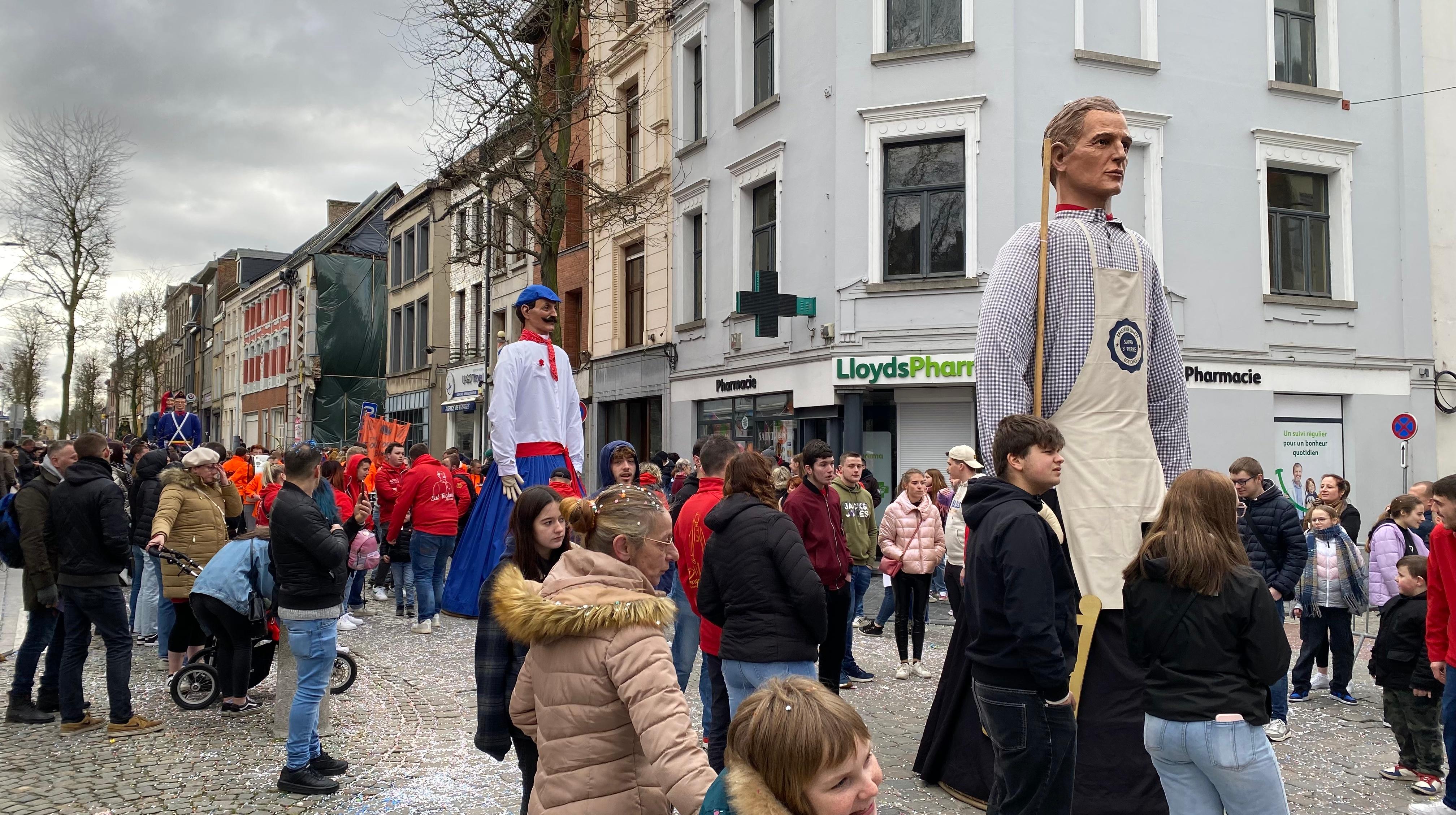 Ath : première sortie des géants pour le cortège de la foire d'hiver