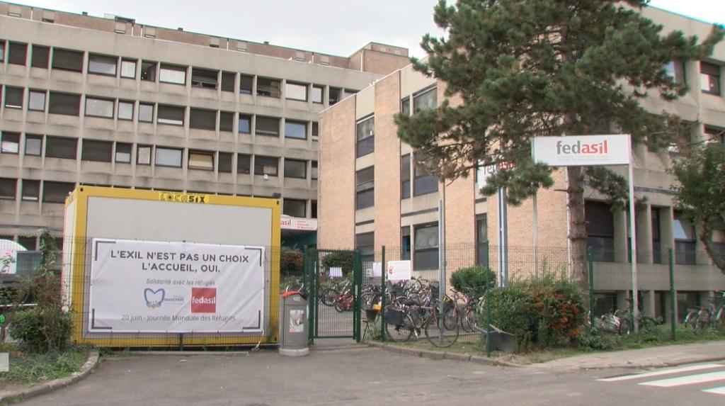 «Le refuge : une ville dans la ville» : découvrez en direct le documentaire à propos du centre Fedasil de Mouscron
