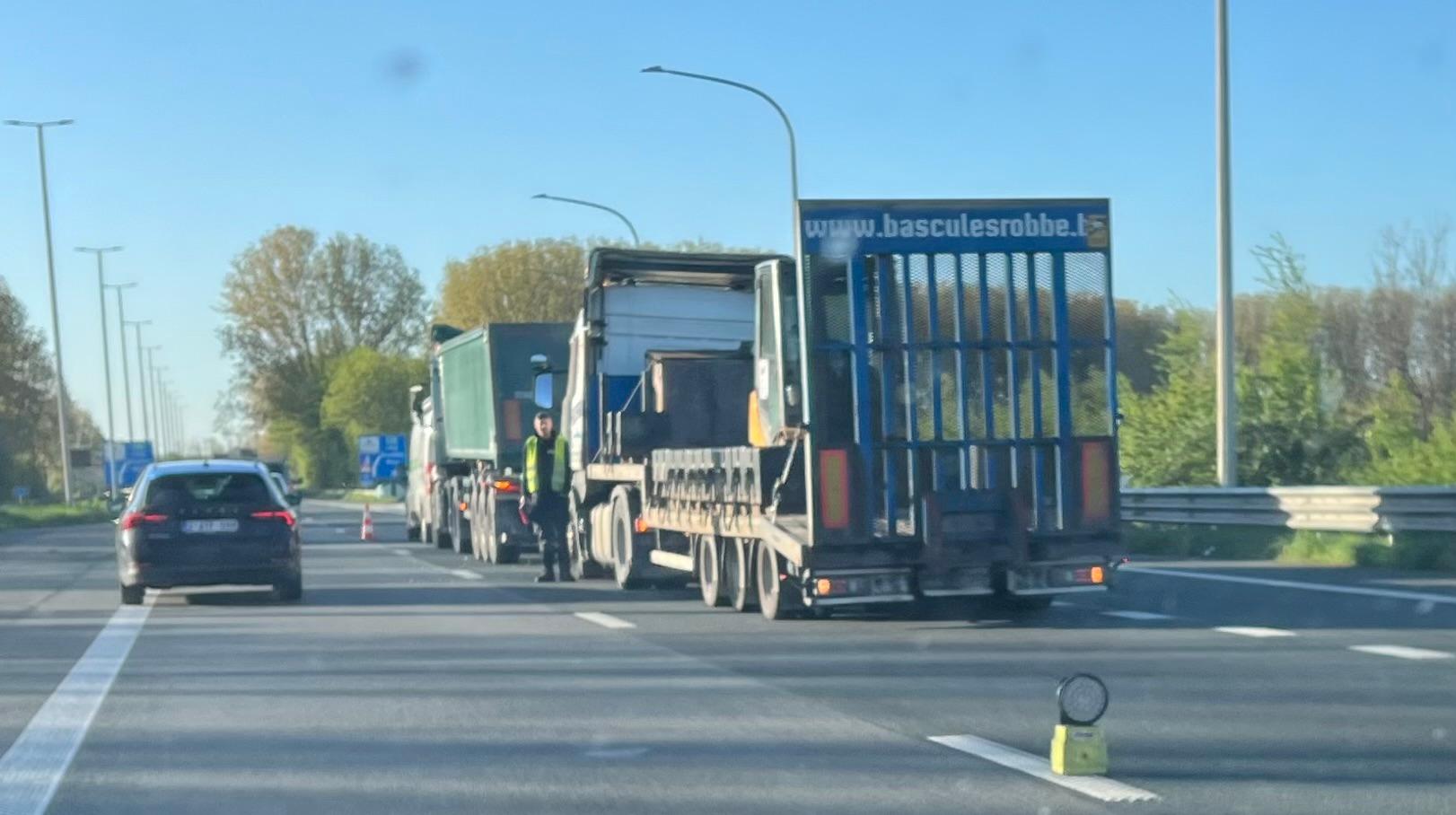 Une collision entre 3 véhicules provoque de longues files sur l’autoroute E403