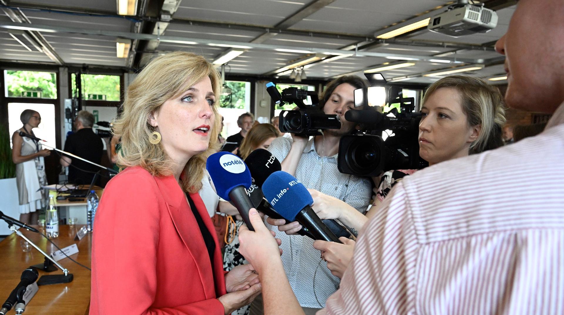 Résultats du biomonitoring PFAS à Chièvres : Les Engagés, le MR et le PTB veulent des explications de la ministre Tellier