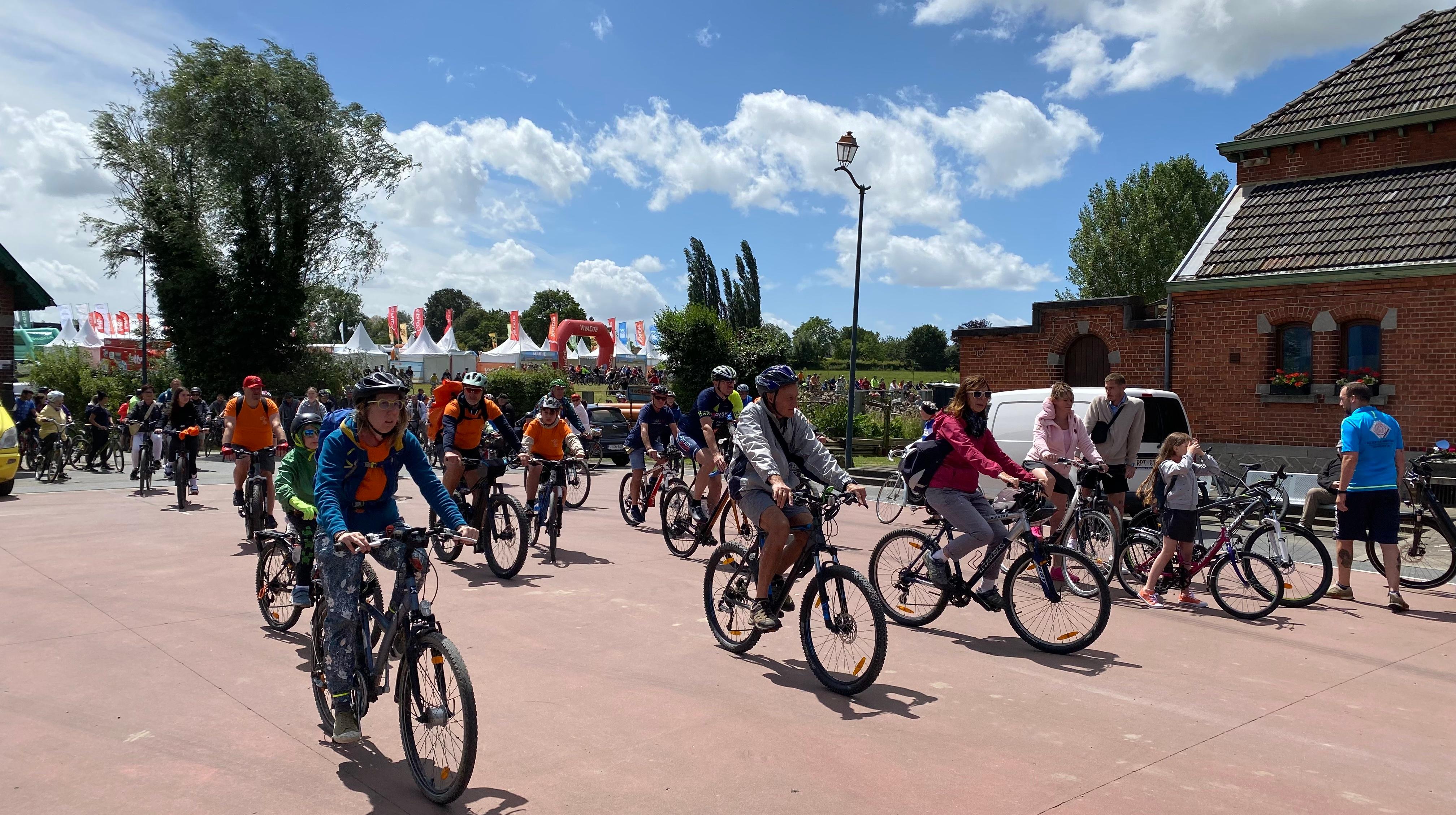 Flobecq : environ 2200 cyclistes pour la première étape du Beau Vélo de Ravel 2024