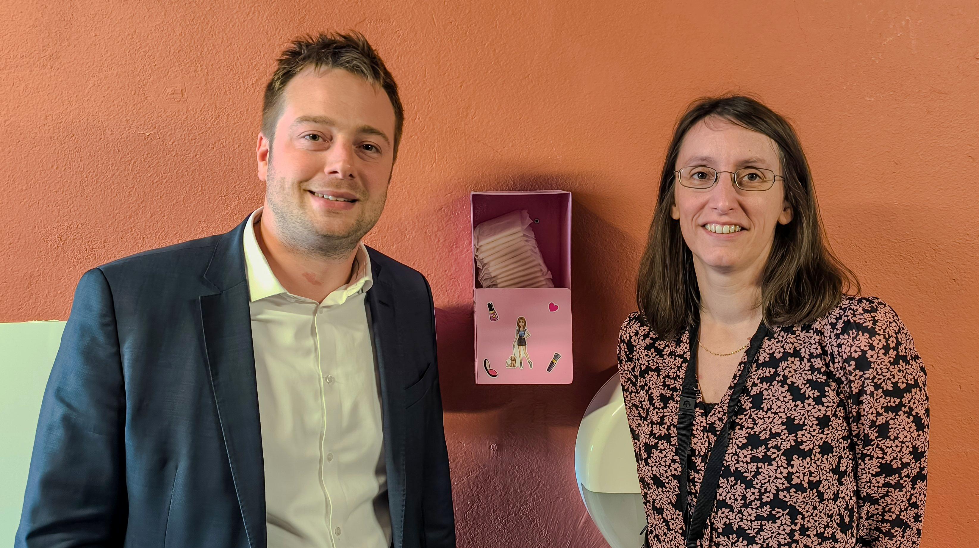 Anvaing-Frasnes : des armoires solidaires de serviettes hygiéniques gratuites pour les étudiantes