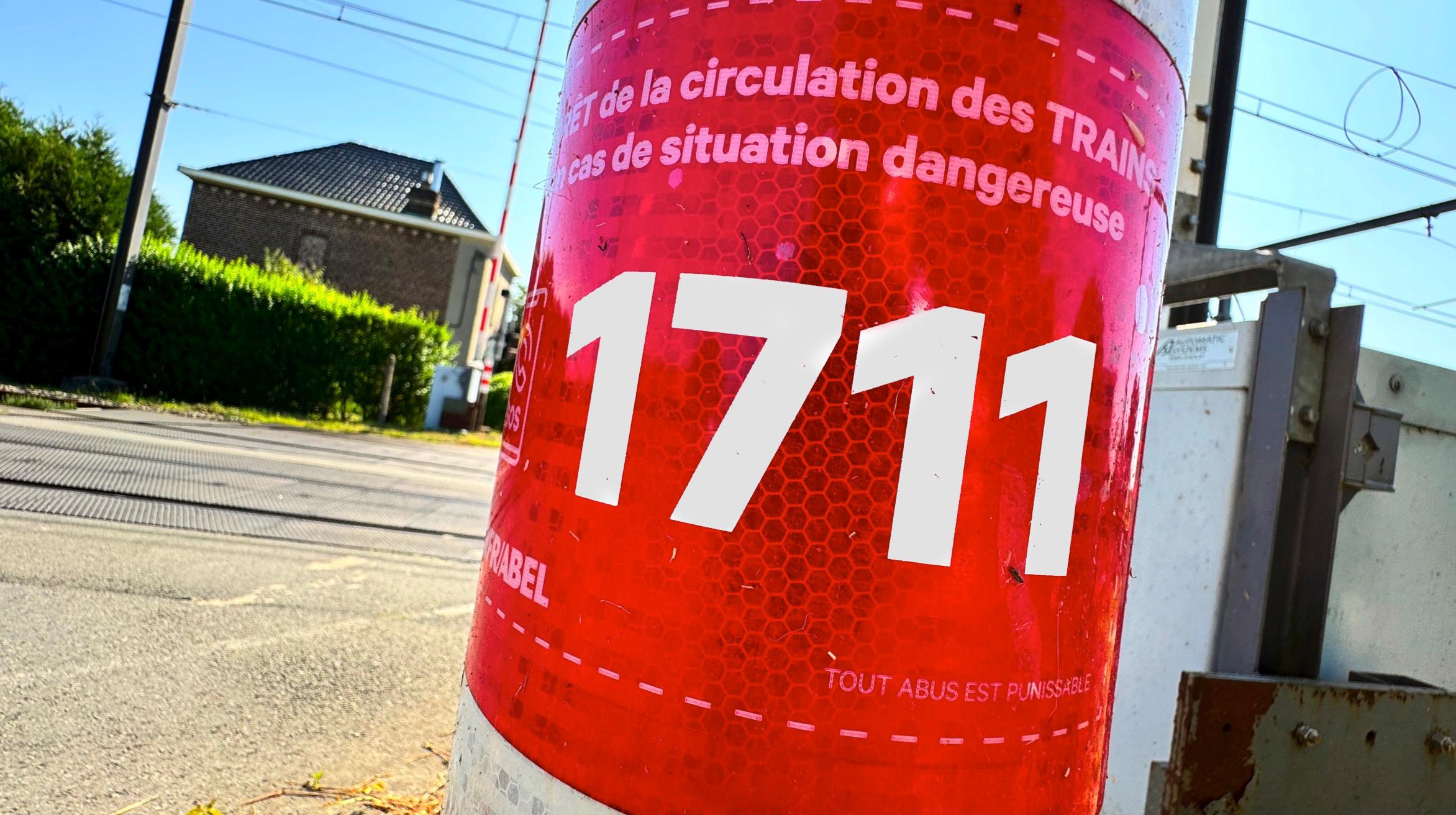 1711, le numéro d'urgence à composer en cas de panne sur un passage à niveau