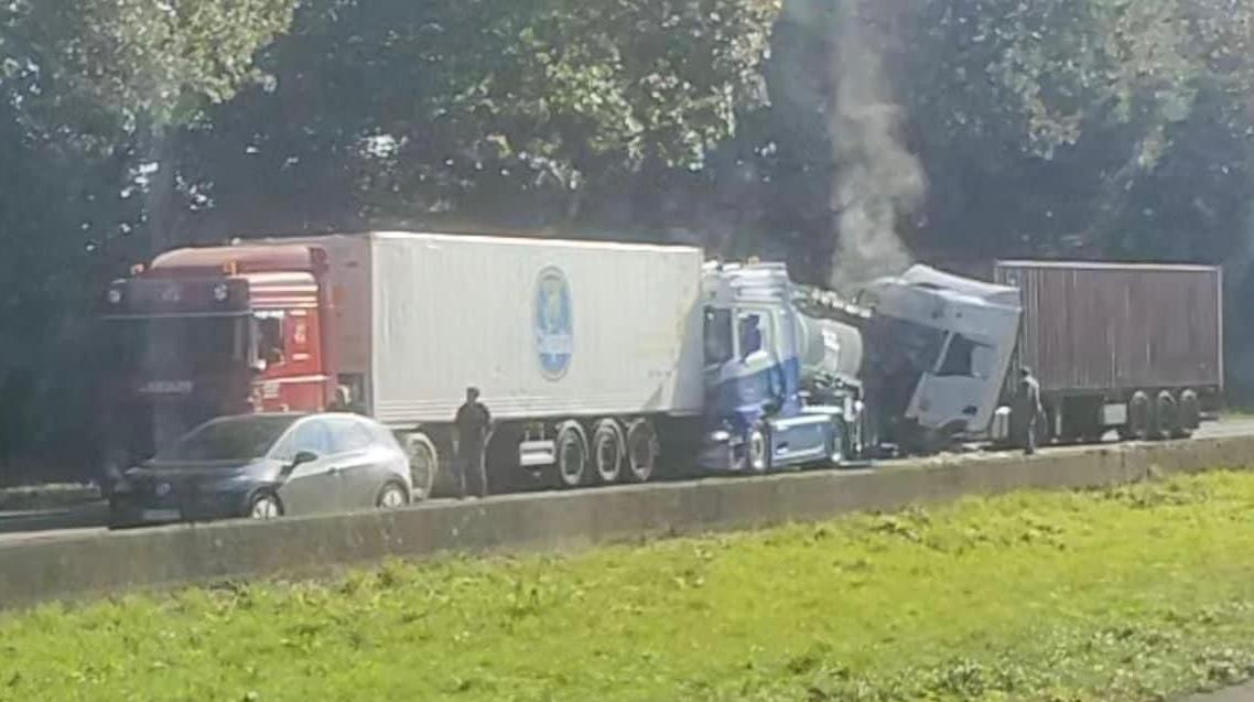 Blandain : 3 camions entrent en collision sur l’autoroute E403