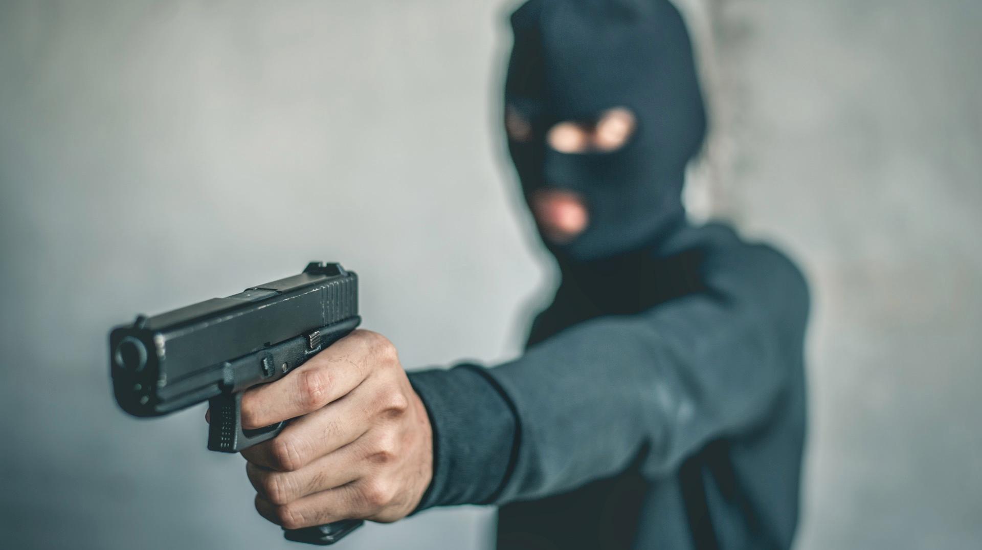 Vol avec violence dans un night-shop à Mouscron : l'auteur placé sous mandat d'arrêt