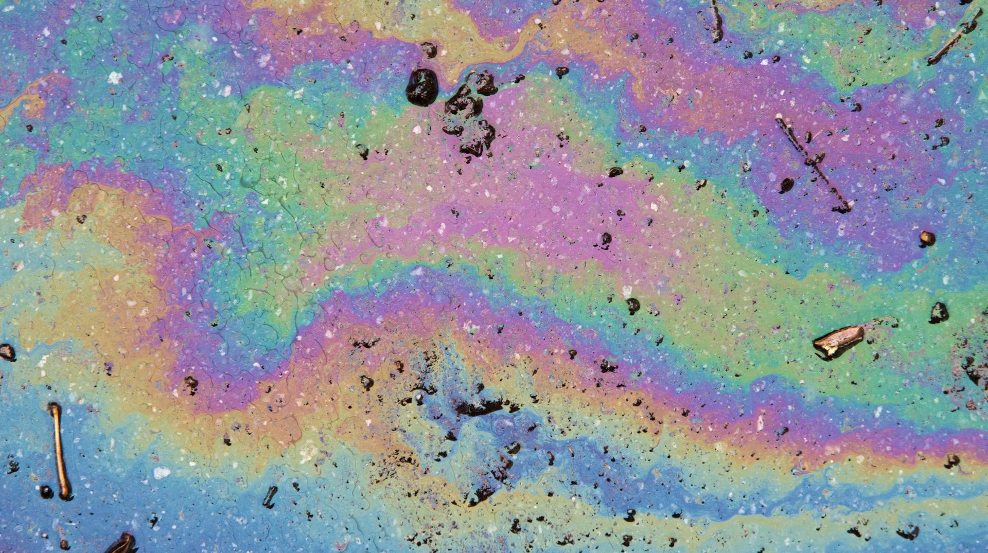 Pollution aux hydrocarbures dans l'Escaut à hauteur de l'écluse de Kain