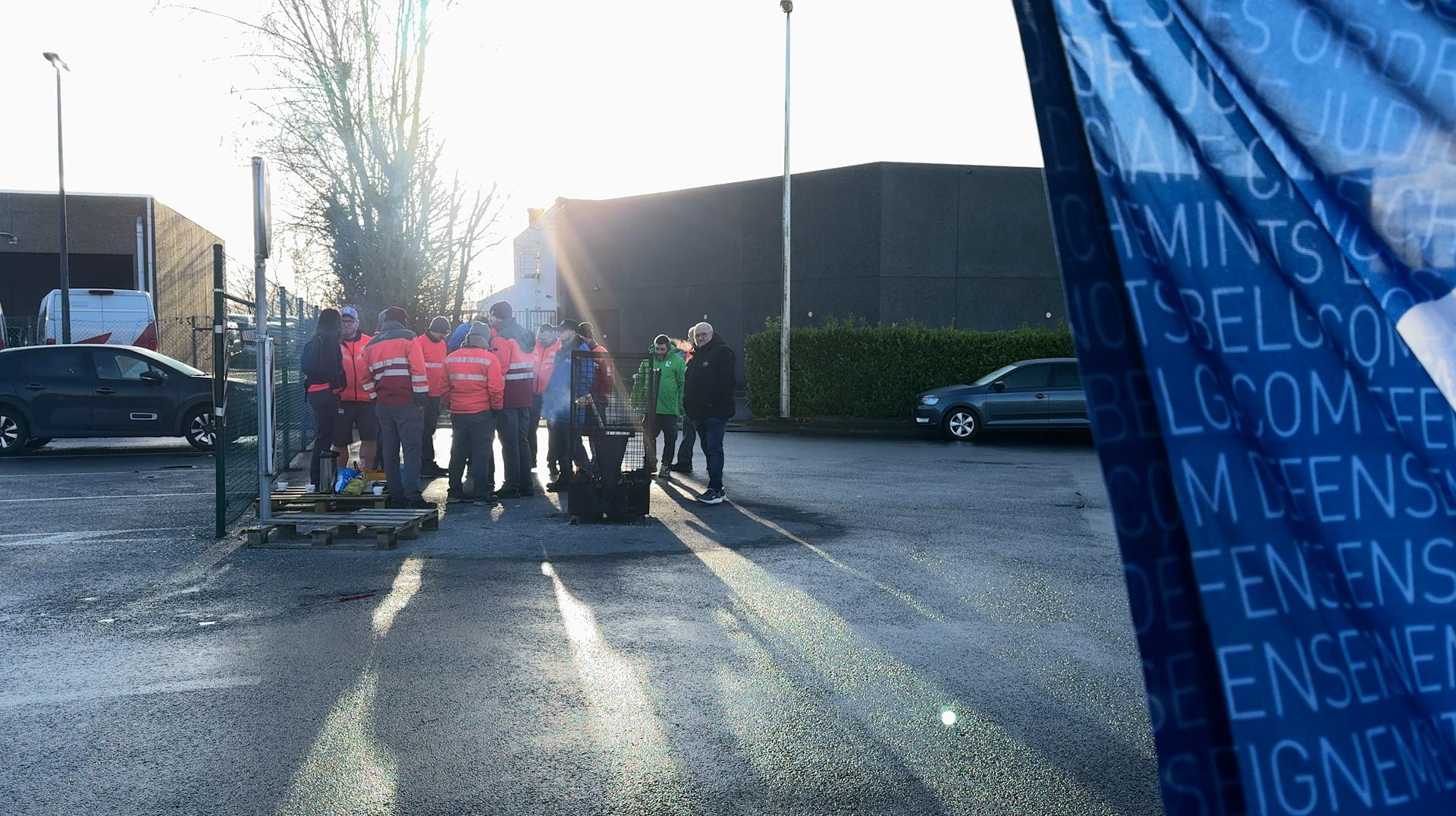La grève continue aux centres Bpost de Froyennes et Mouscron, Comines rejoint aussi le mouvement