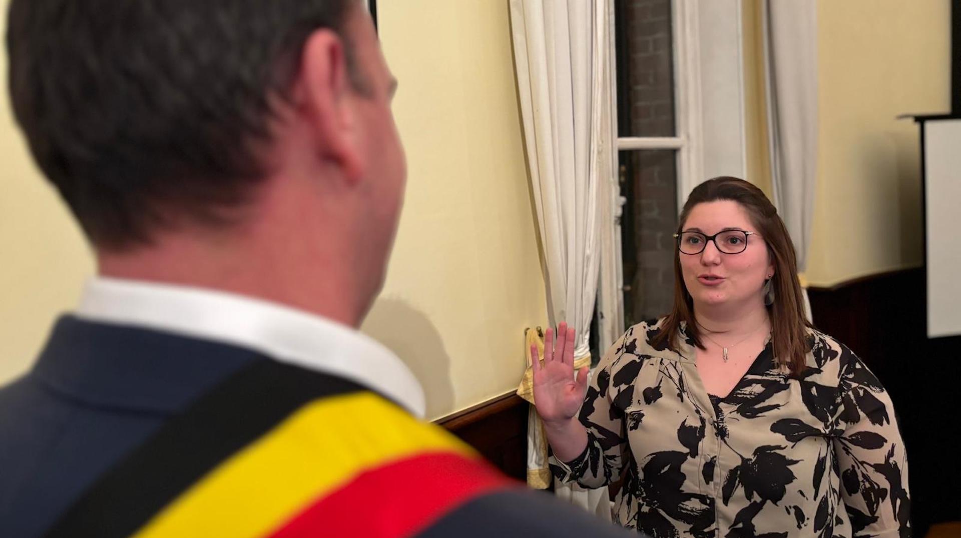 Gwendoline Cuvelier (PS) prête serment et devient conseillère communale à  Lessines
