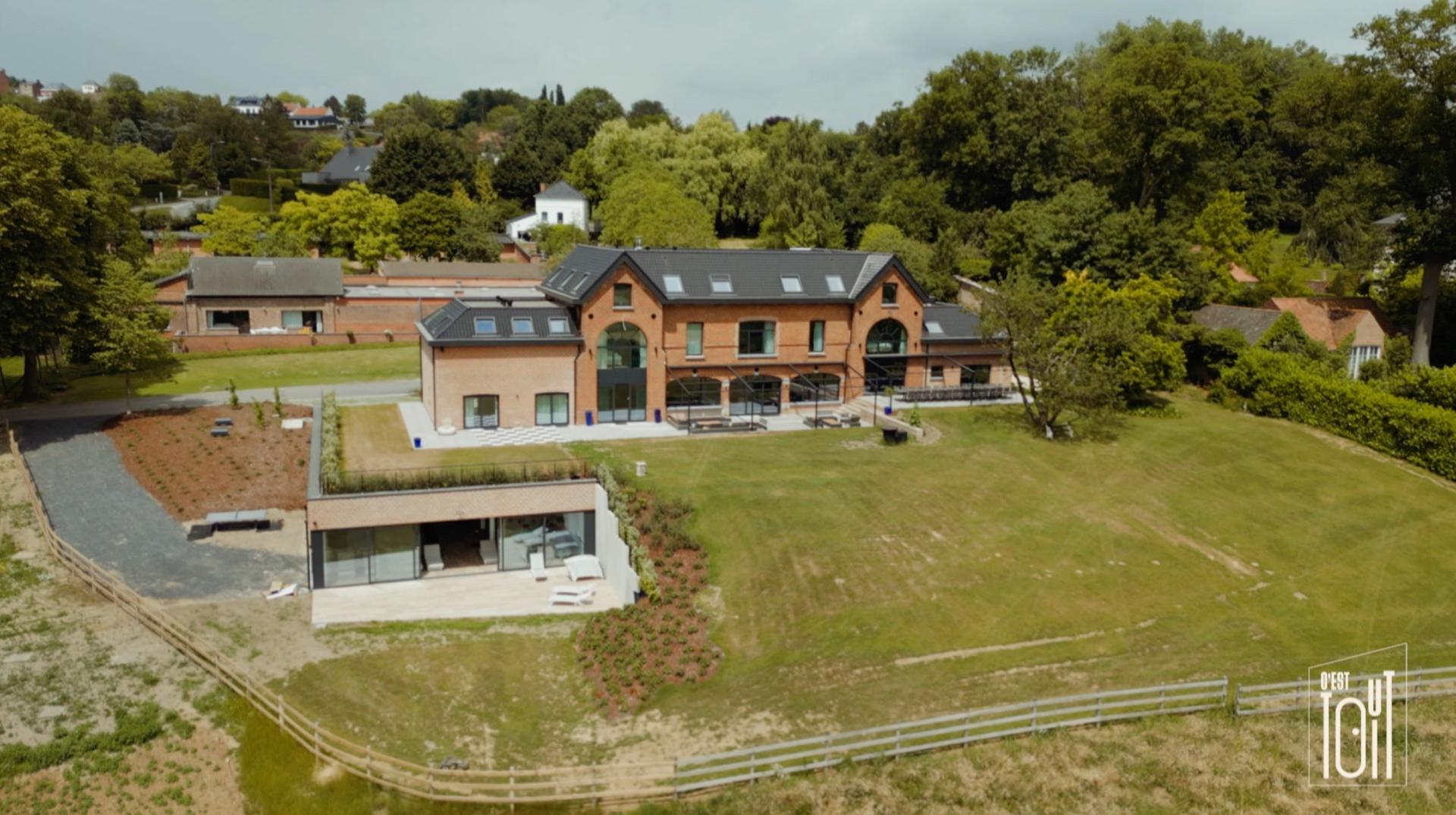 C'est tout toit : un gîte pour les grands groupes et les grandes familles au Mont-Saint-Aubert