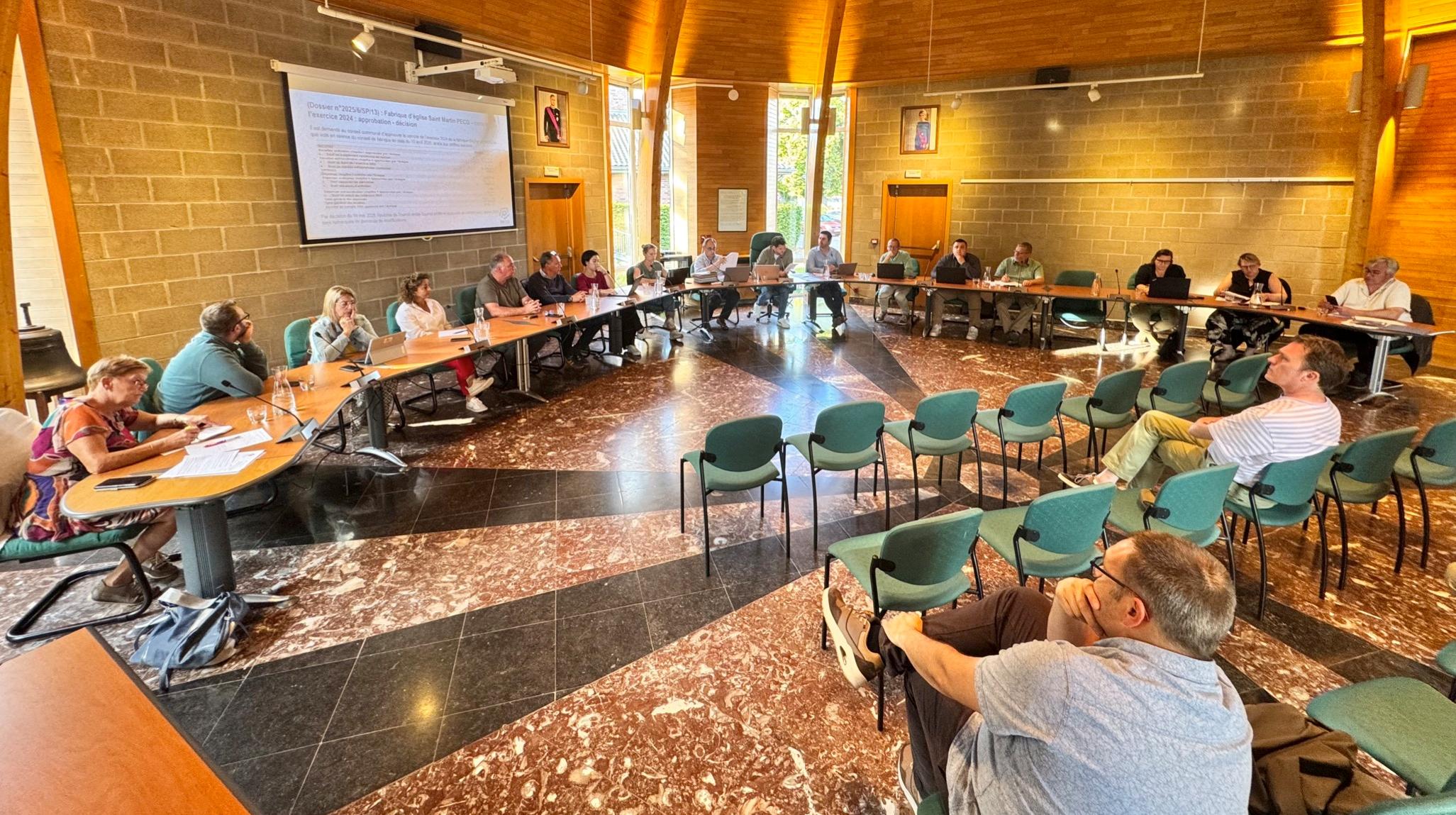 Pecq : retransmettre les conseils communaux en direct ? «À condition que cela ne devienne pas un théâtre»