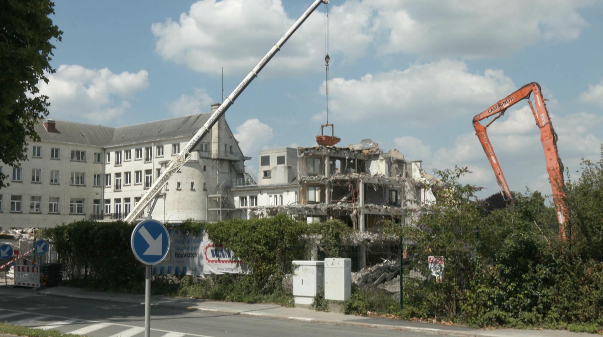 Tournai : une tour de La Dorcas s’effondre sur un local des Tourelles