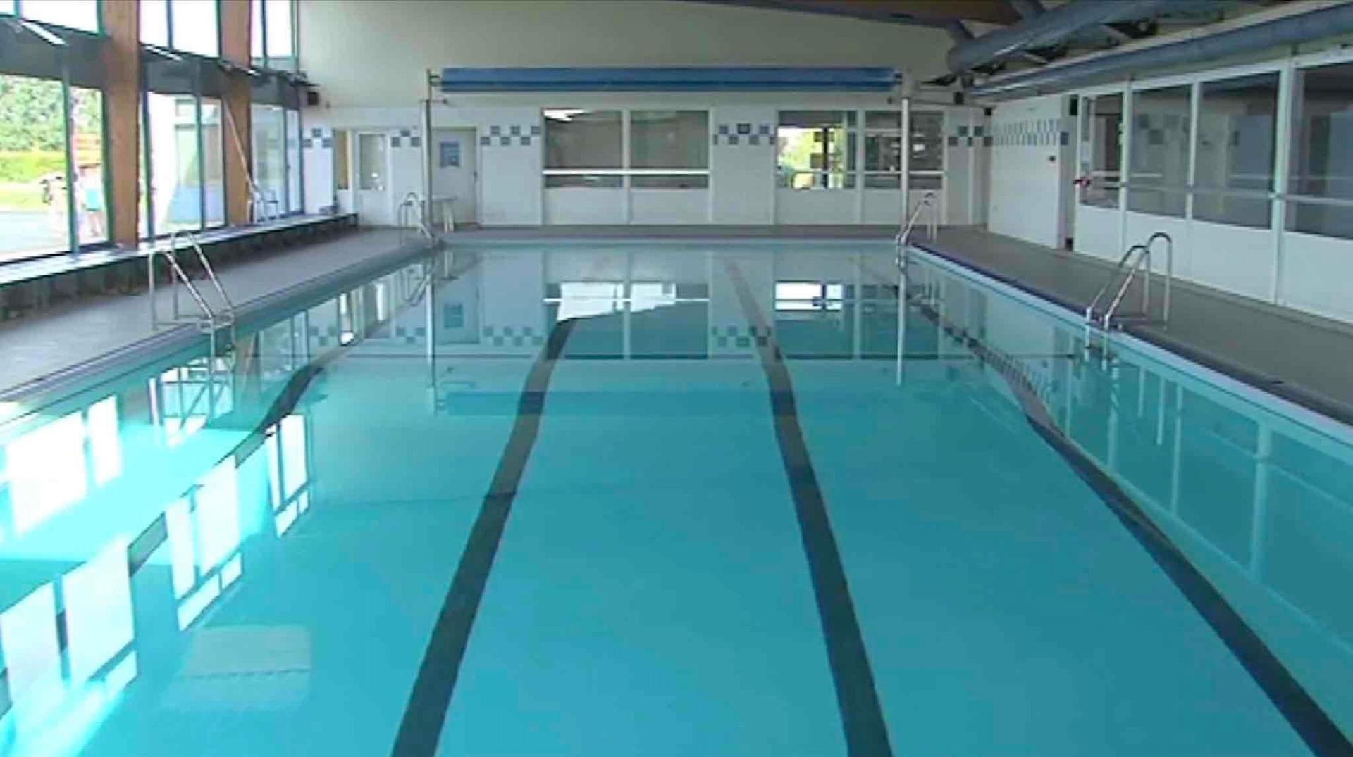 80 nageurs par heure et petites douceurs : la piscine de Leuze prépare sa dernière journée d’ouverture