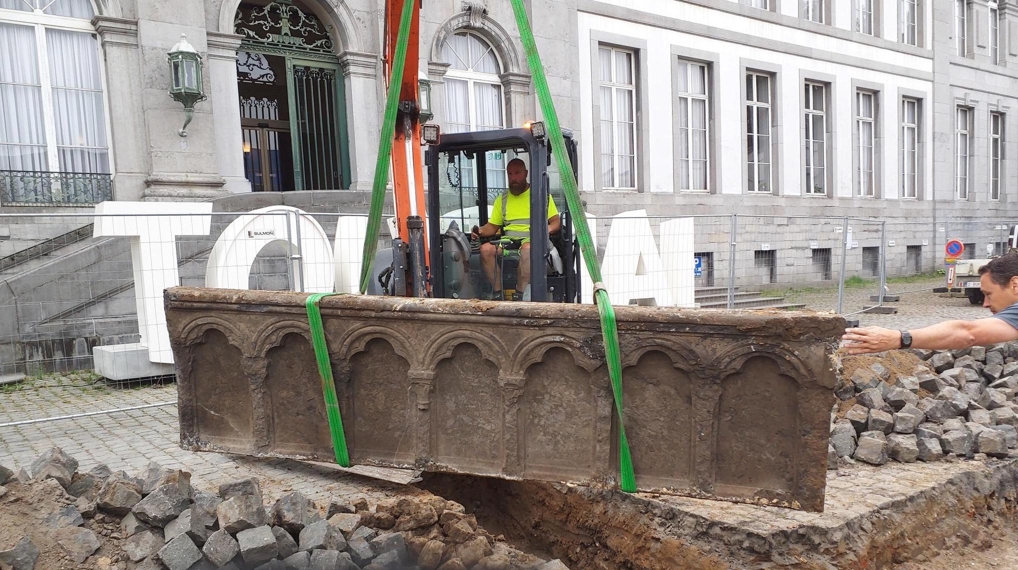 Tournai : une découverte archéologique majeure dans la cour d’honneur de l’Hôtel de Ville