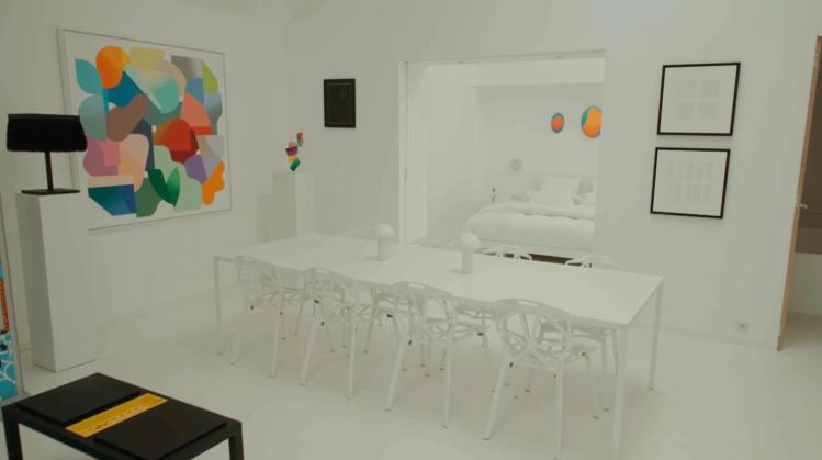 C'est tout toit, du blanc pour mieux jouer avec la couleur
