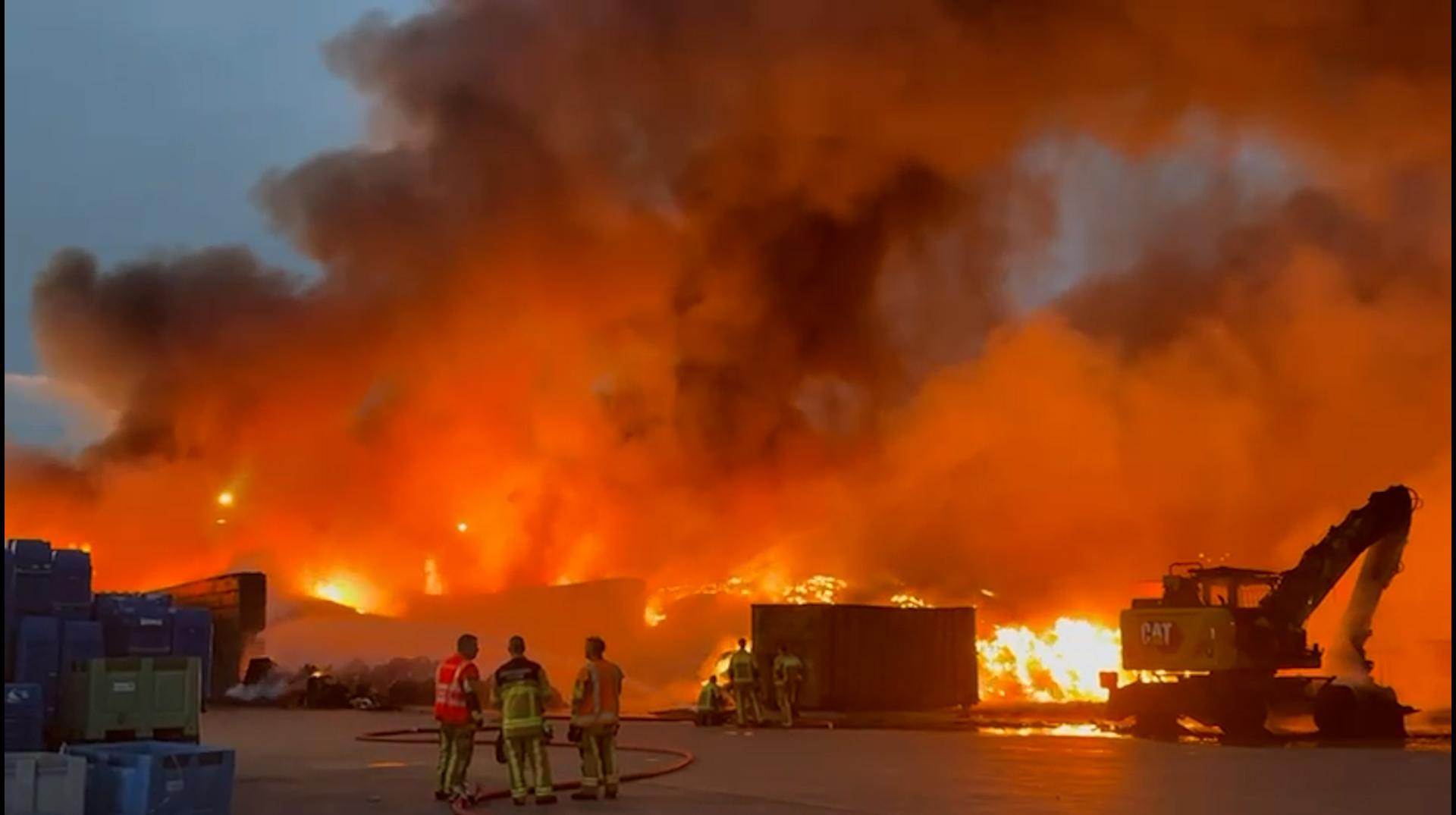 Dottignies : l'incendie chez Vanheede a été totalement maitrisé