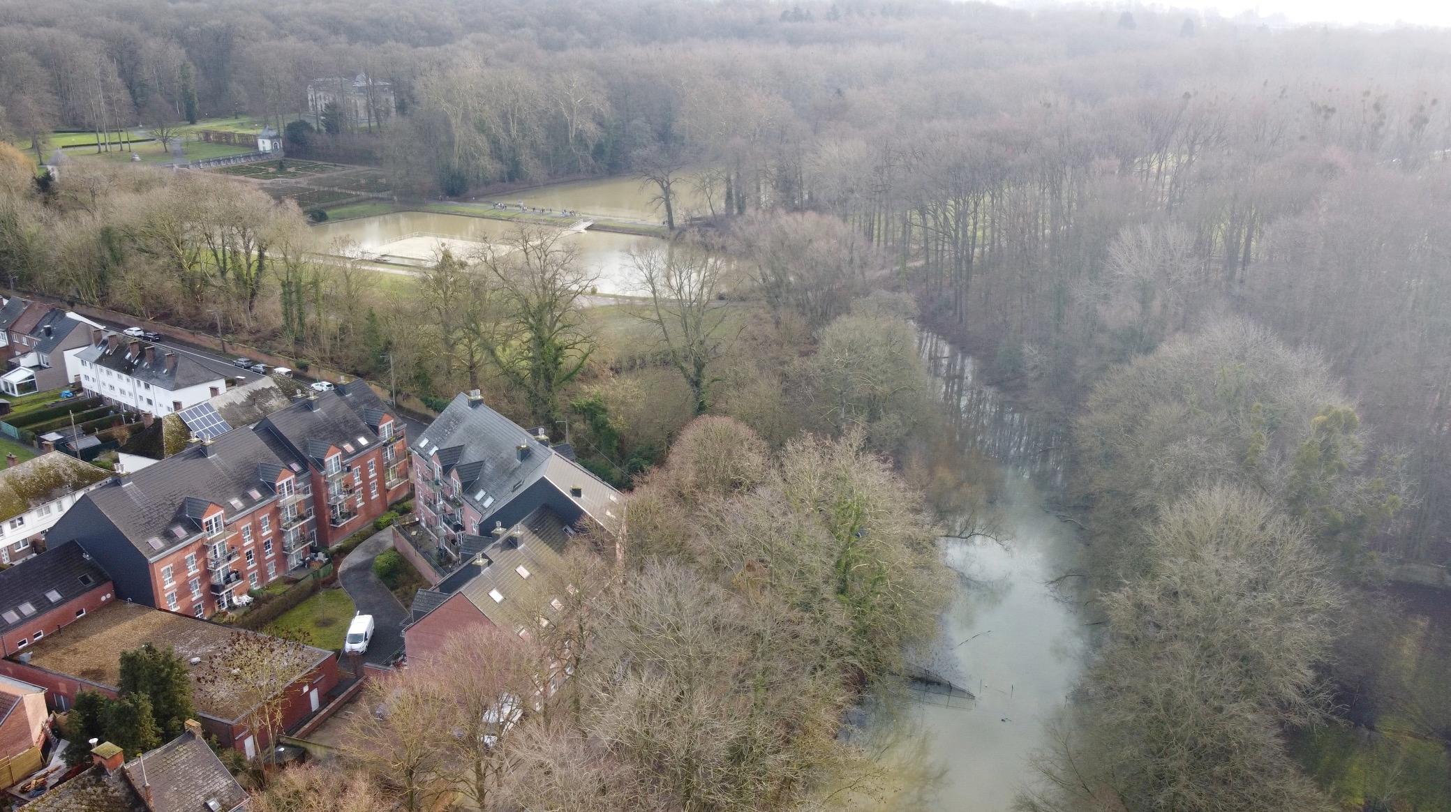 Enghien : le niveau d’eau trop bas de la Dodane cause de mauvaises odeurs