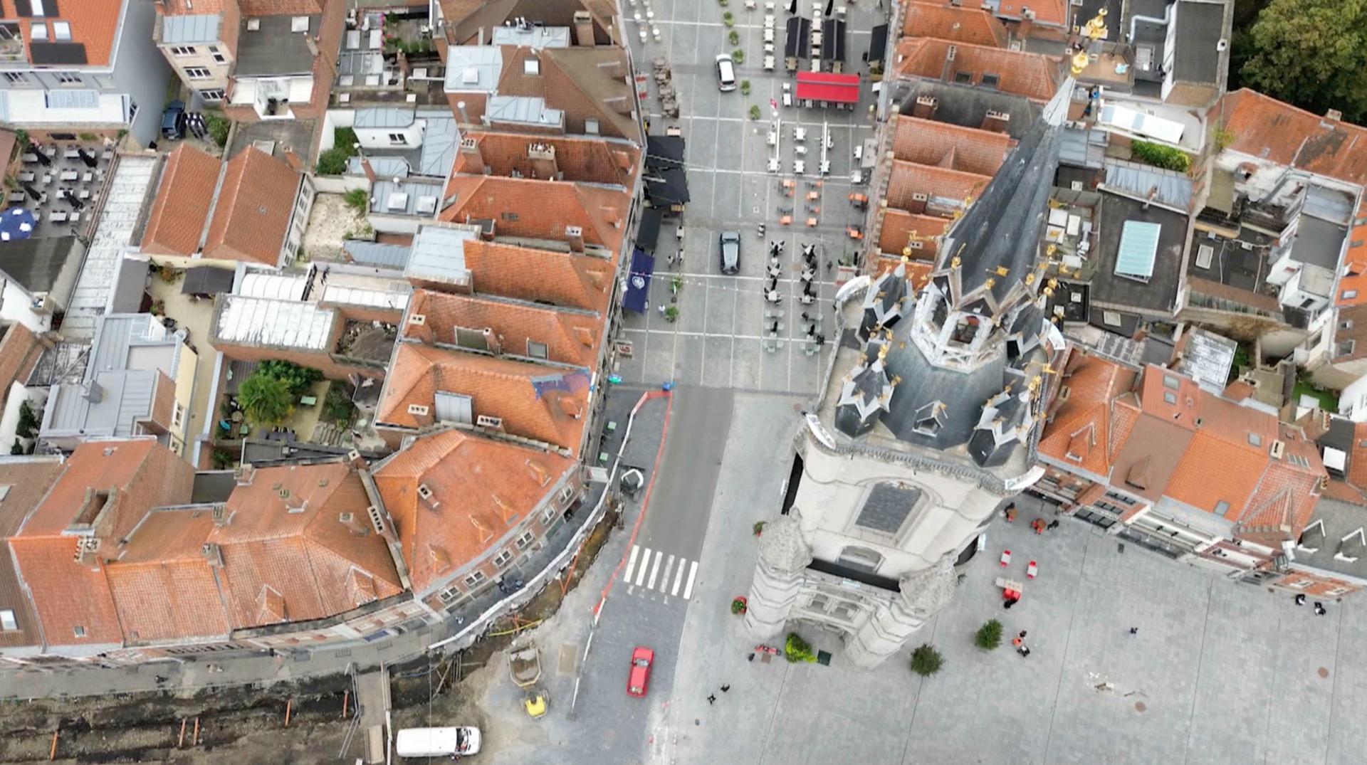 Chantier de la rue St-Martin à Tournai : la jonction entre le parvis du beffroi et la Grand-place fermée pendant une semaine
