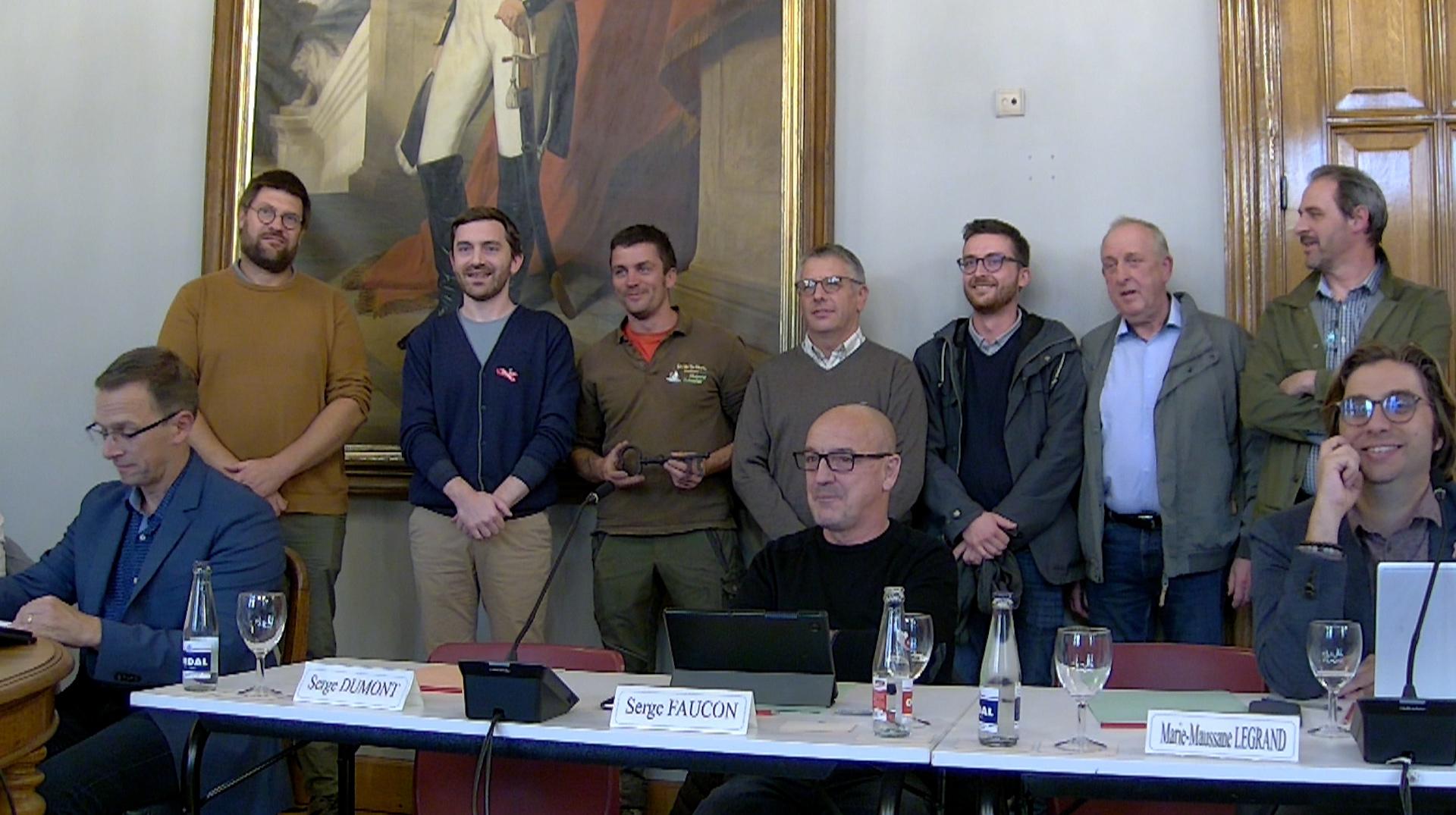 Ath : Florent Van Grootenbrulle remet symboliquement les clés de l’abattoir à la coopérative WapiMeat