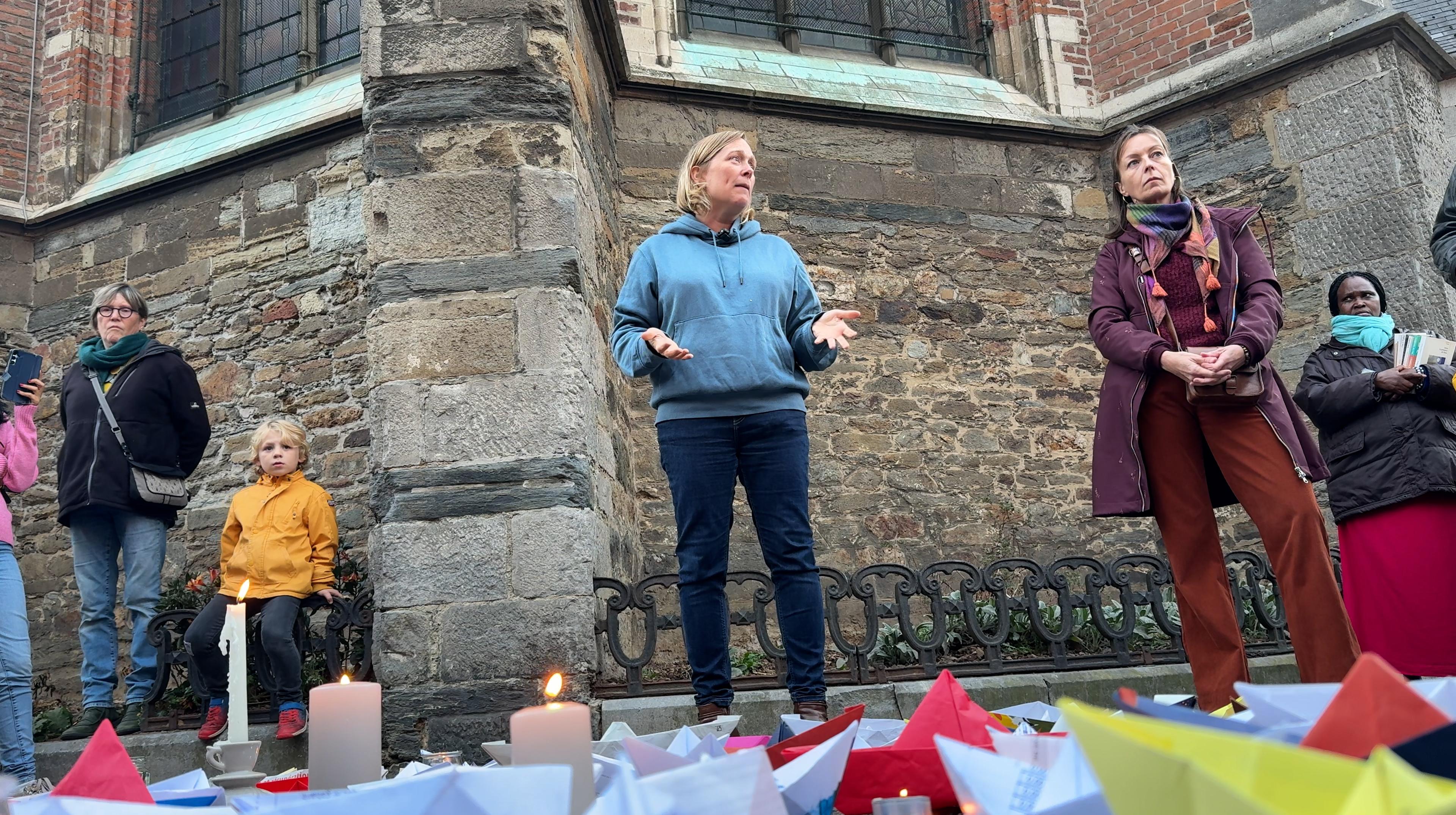 Bénédicte Linard retrouve Enghien lors d'un rassemblement pour la paix