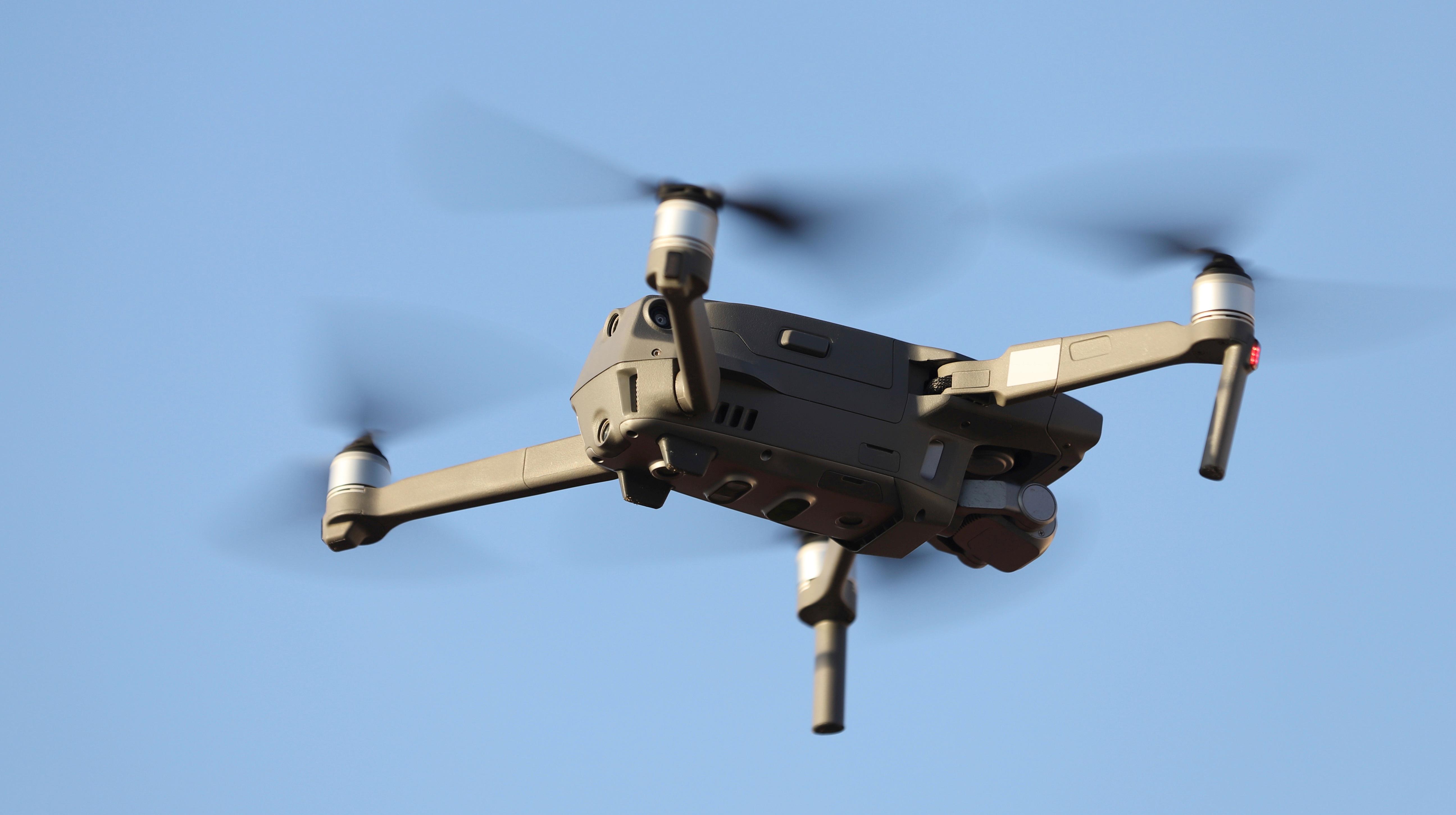 Un drone de taille inhabituelle a survolé la caserne Ruquoy à Tournai