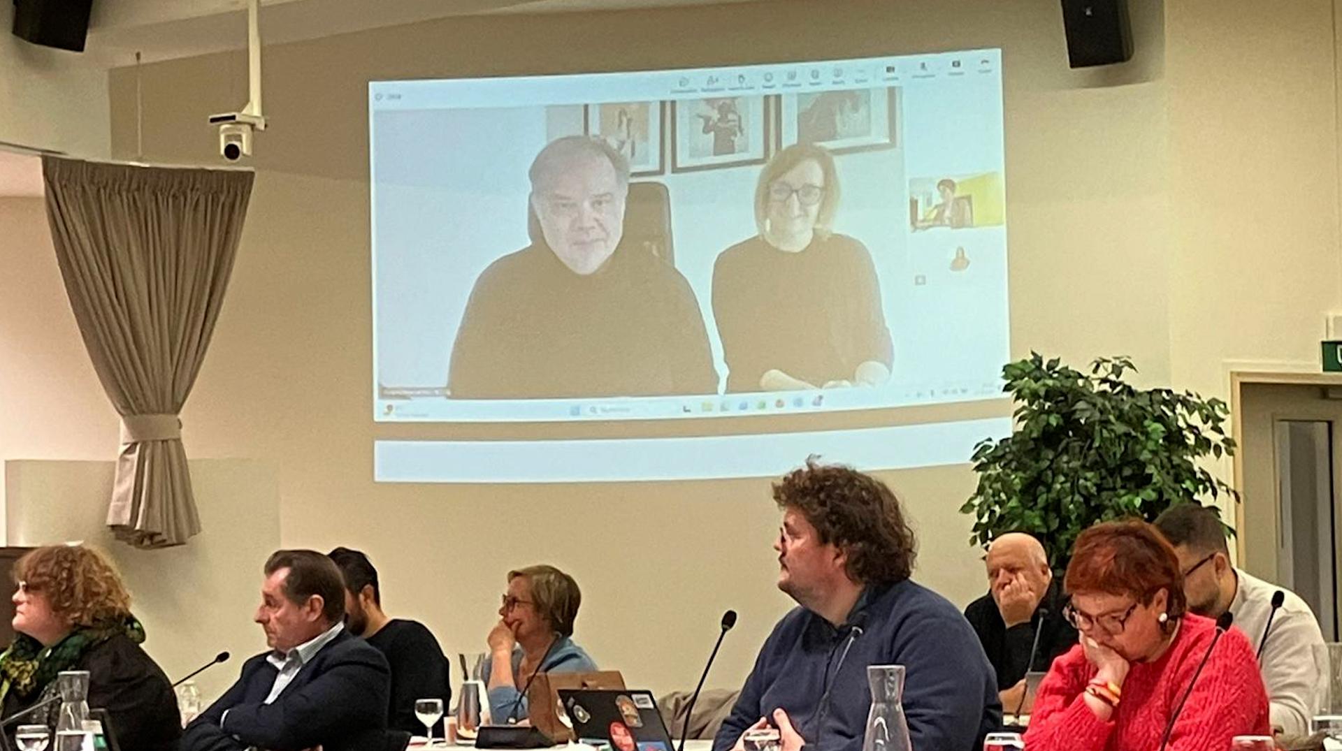 Le pionnier de l’intelligence artificielle Grégory Renard mis à l’honneur au conseil communal de Mouscron