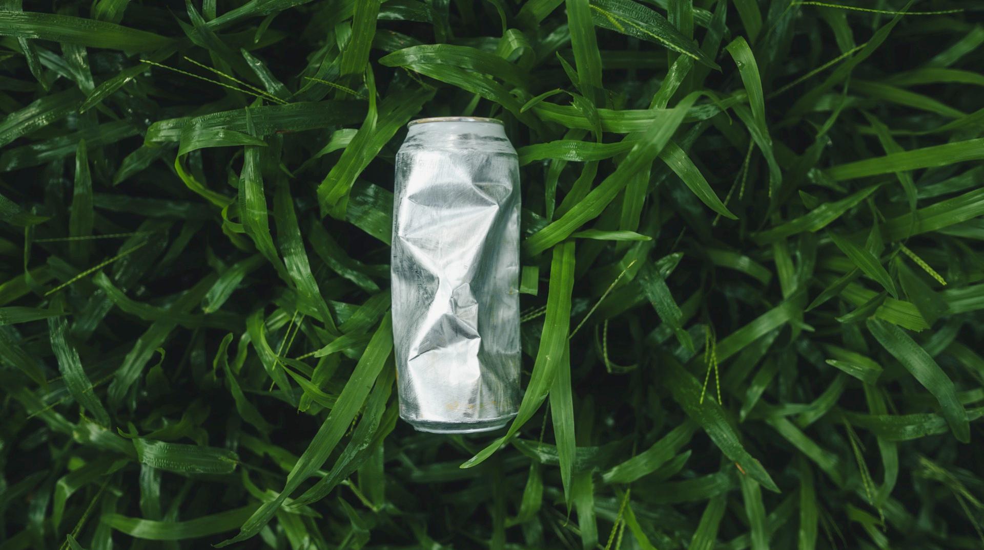 Enghien adopte une motion pour la mise en place d’une caution sur les canettes