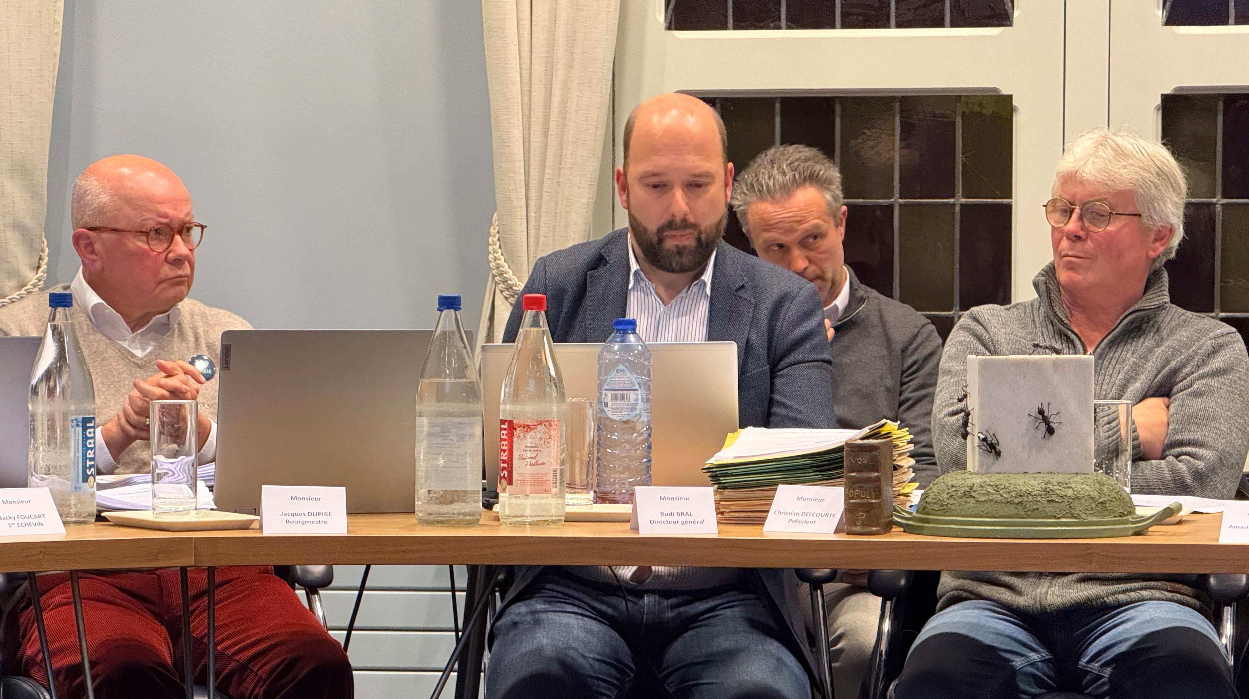 Frasnes : le bourgmestre met les choses au point et veut rassurer le personnel communal