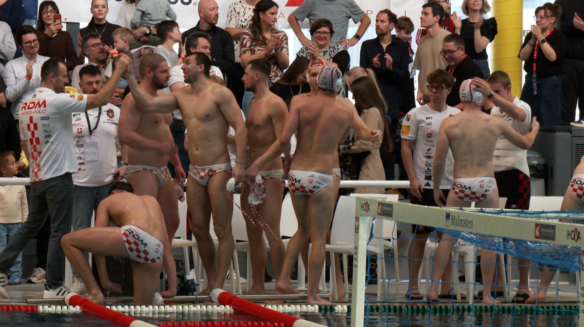 Coupe d'Europe de Water-polo : les Dauphins Mouscronnois gagnent face à WL Penguin (24-14) et accèdent au deuxième tour