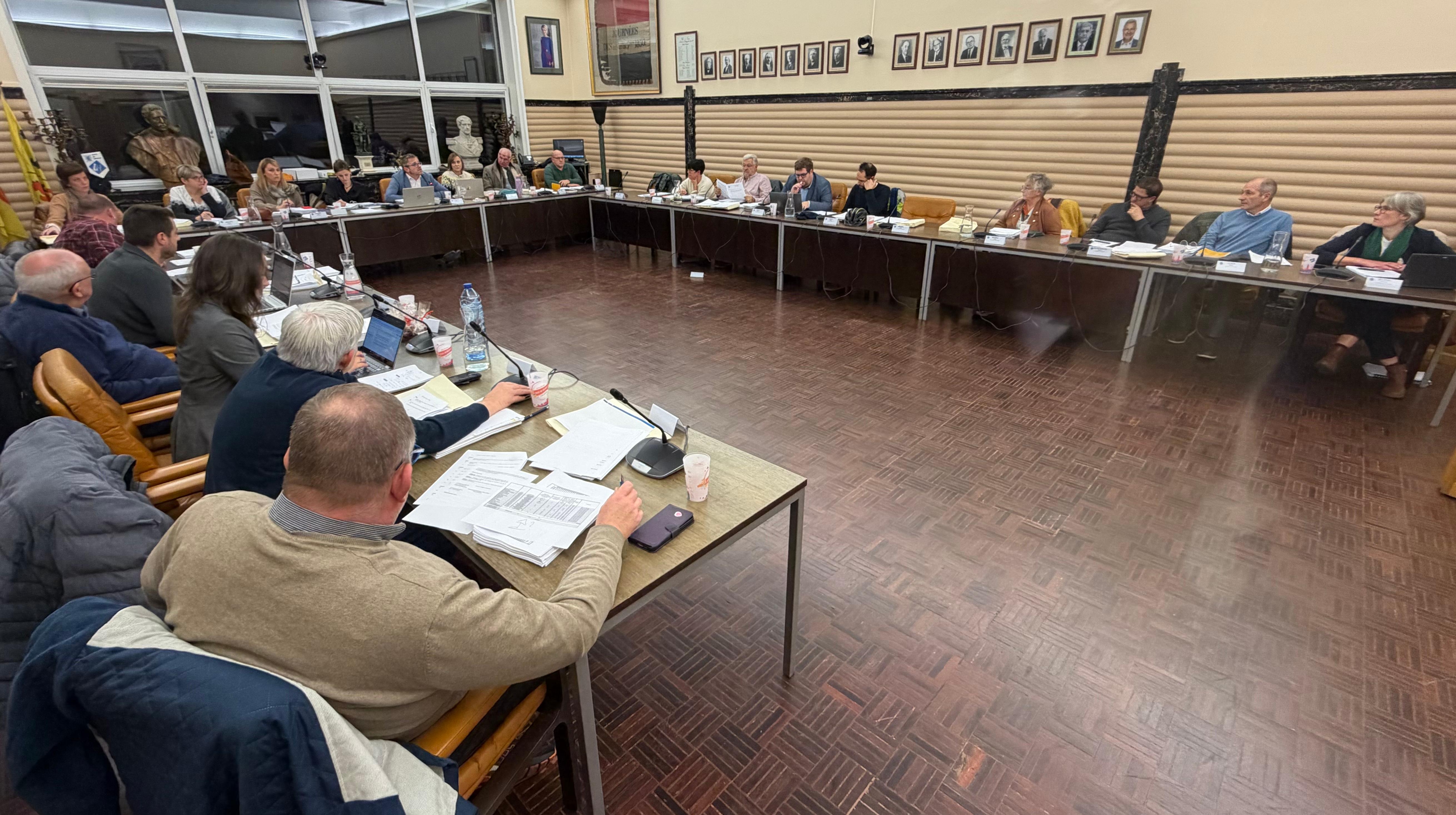 Foire d’empoigne autour de la modification du règlement d’ordre intérieur du conseil