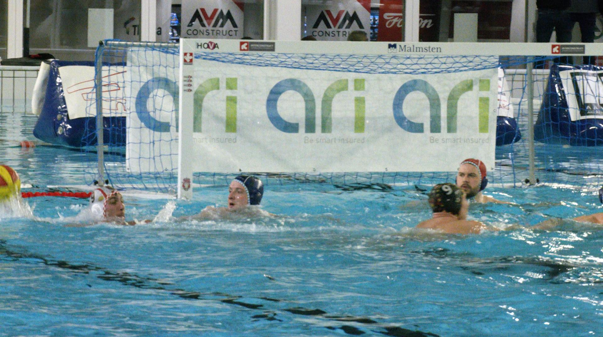 Water-polo Super League : les Dauphins Mouscronnois sauvent leur match en deuxième mi-temps contre La Louvière (11-11)