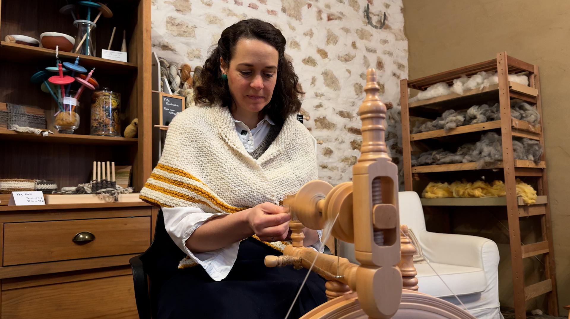 Charlotte Fontaine a tout quitté pour vivre de sa passion avec ses moutons : 5 ans après, elle n'a aucun regret