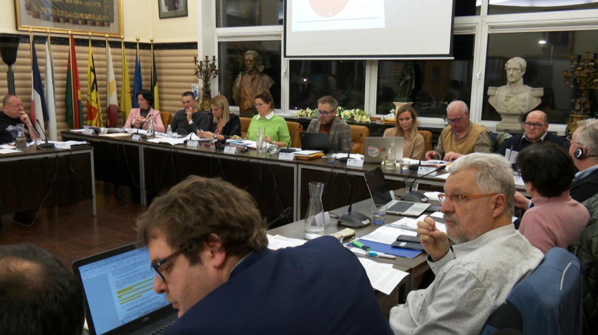 Limitation du nombre de questions d'actualité au conseil communal de Leuze : la tutelle donne raison à l'opposition