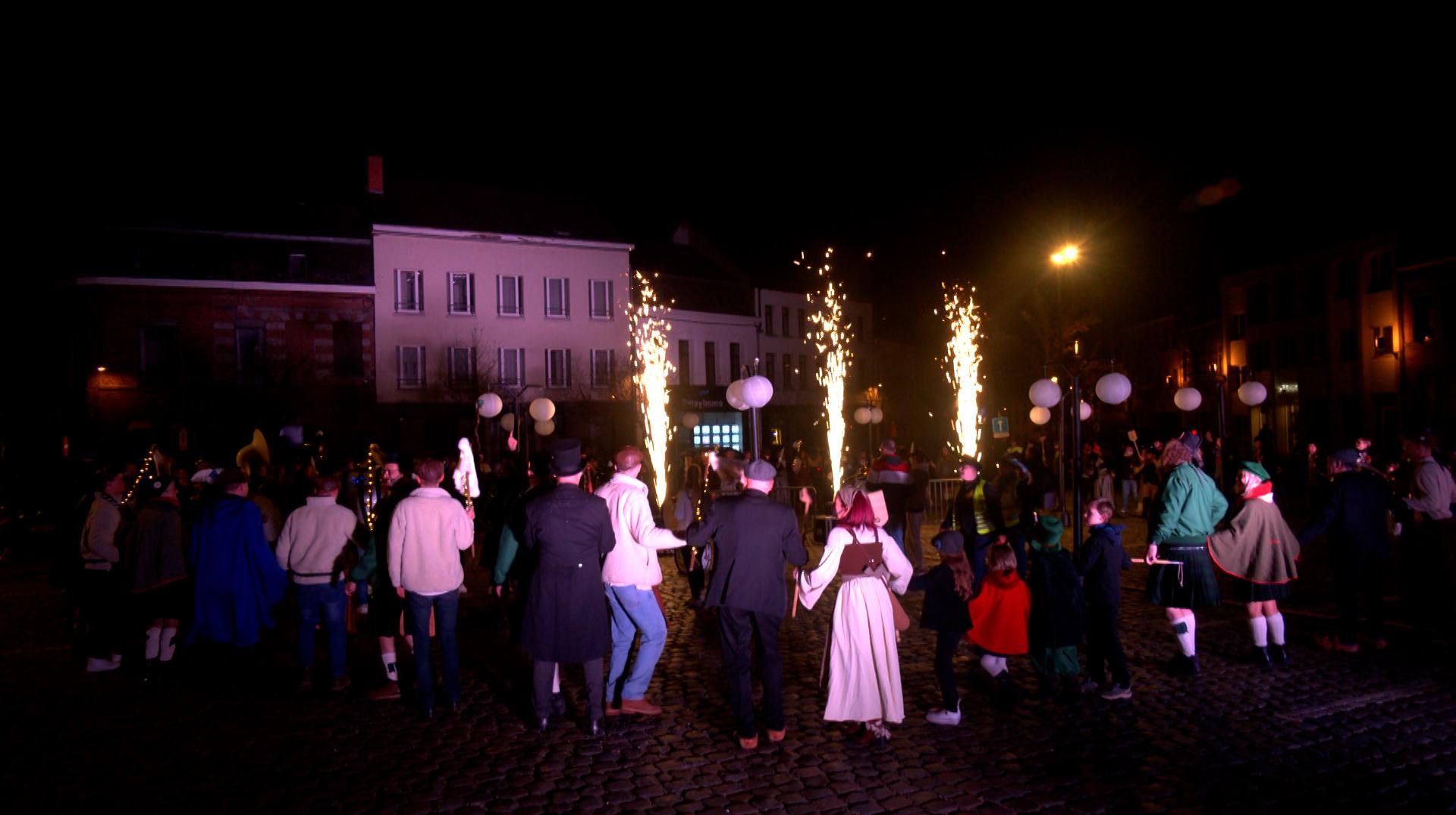 Le carnaval de Péruwelz clôturé par le rondeau final et la casse des quinquets